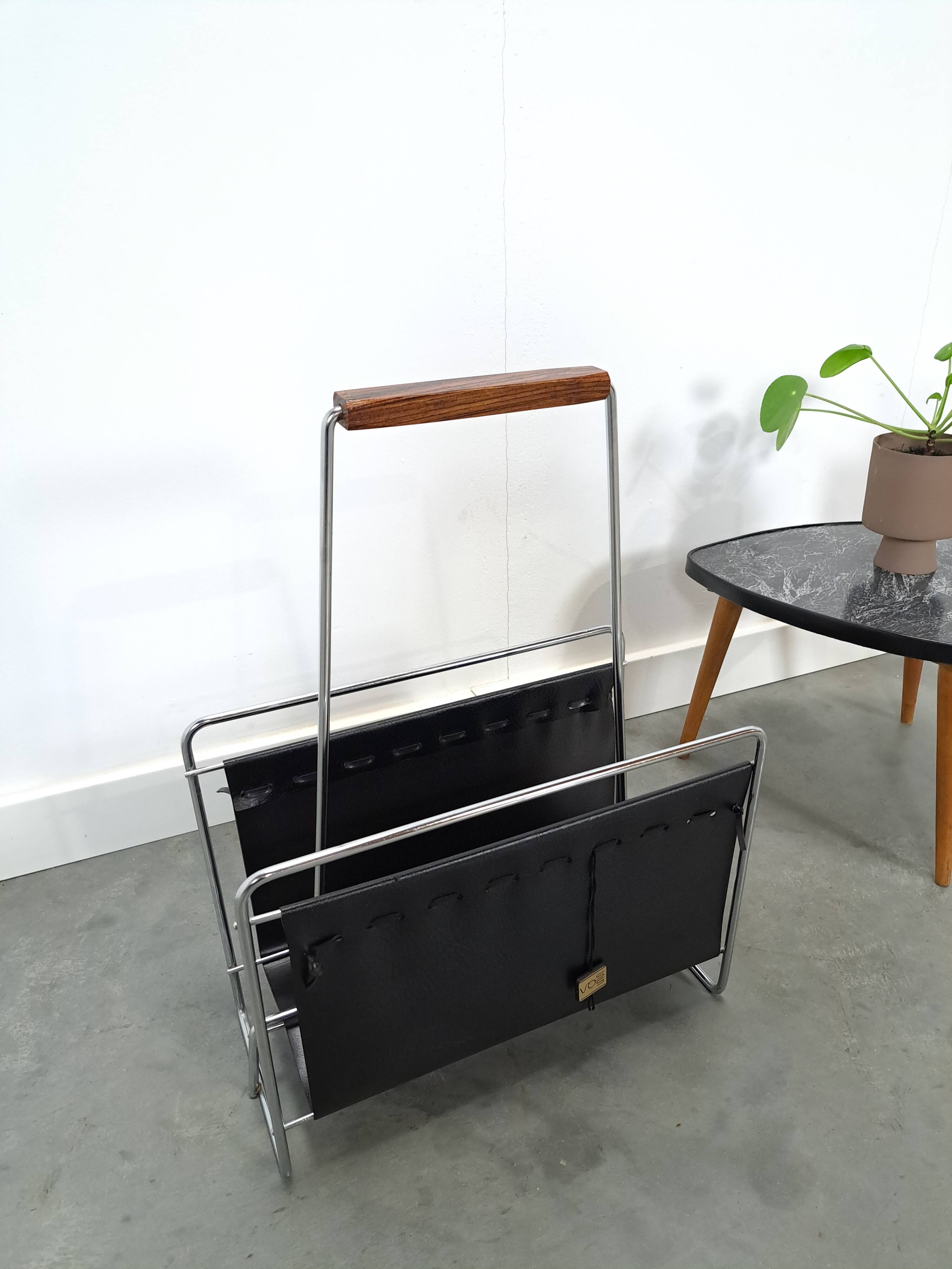 Design Voss jaren 70 leren tijdschriftenrek met chroom