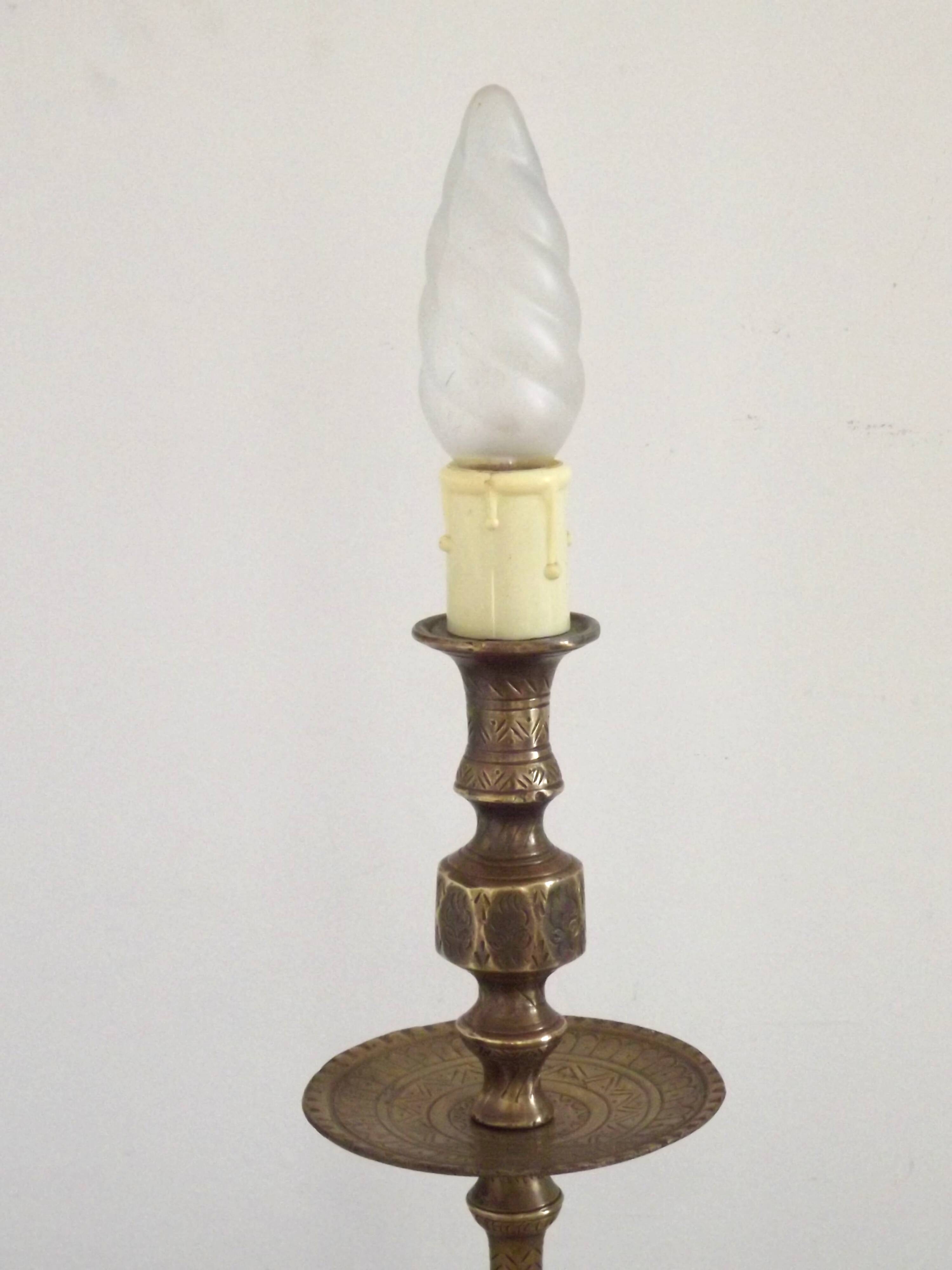 Electrified candlestick lamp base in solid brass, Morocco mid-20th century.