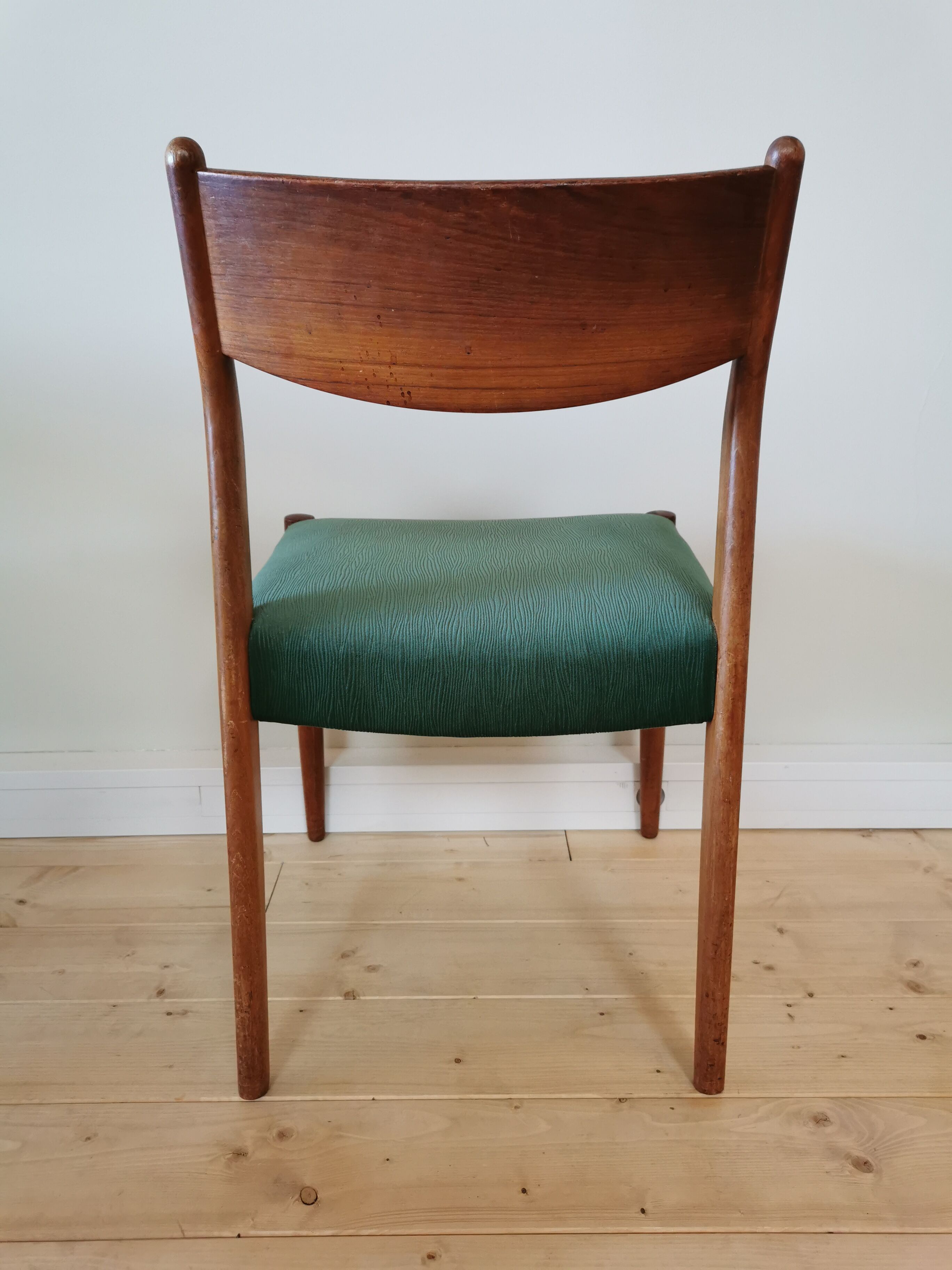 Lot of 6 chairs in 60s Scandinavian style teak