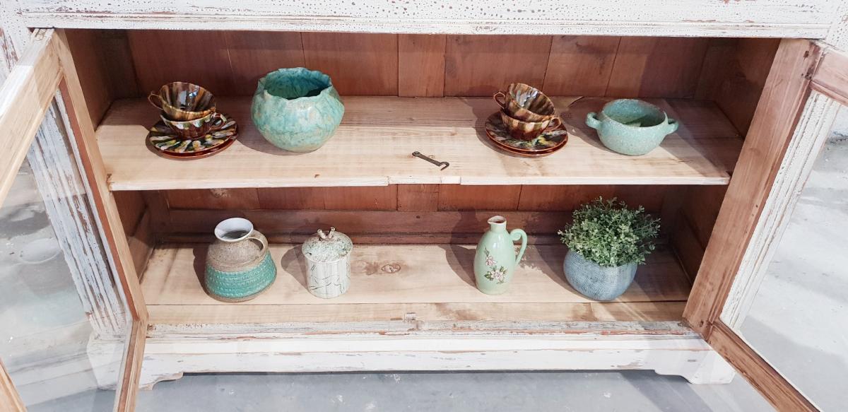 Buffe- vintage showcase