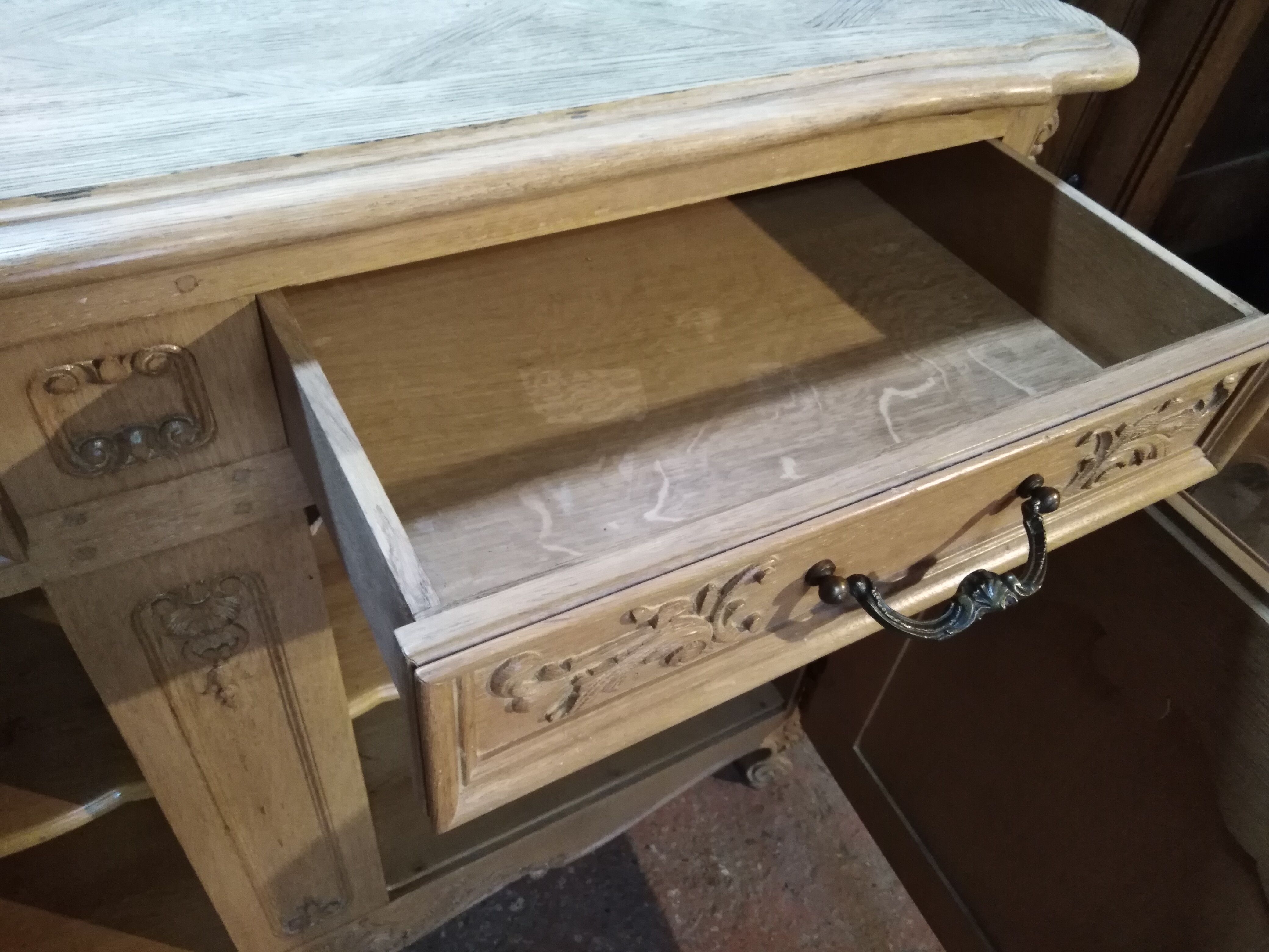 Curved buffet, sculpted Provençal style