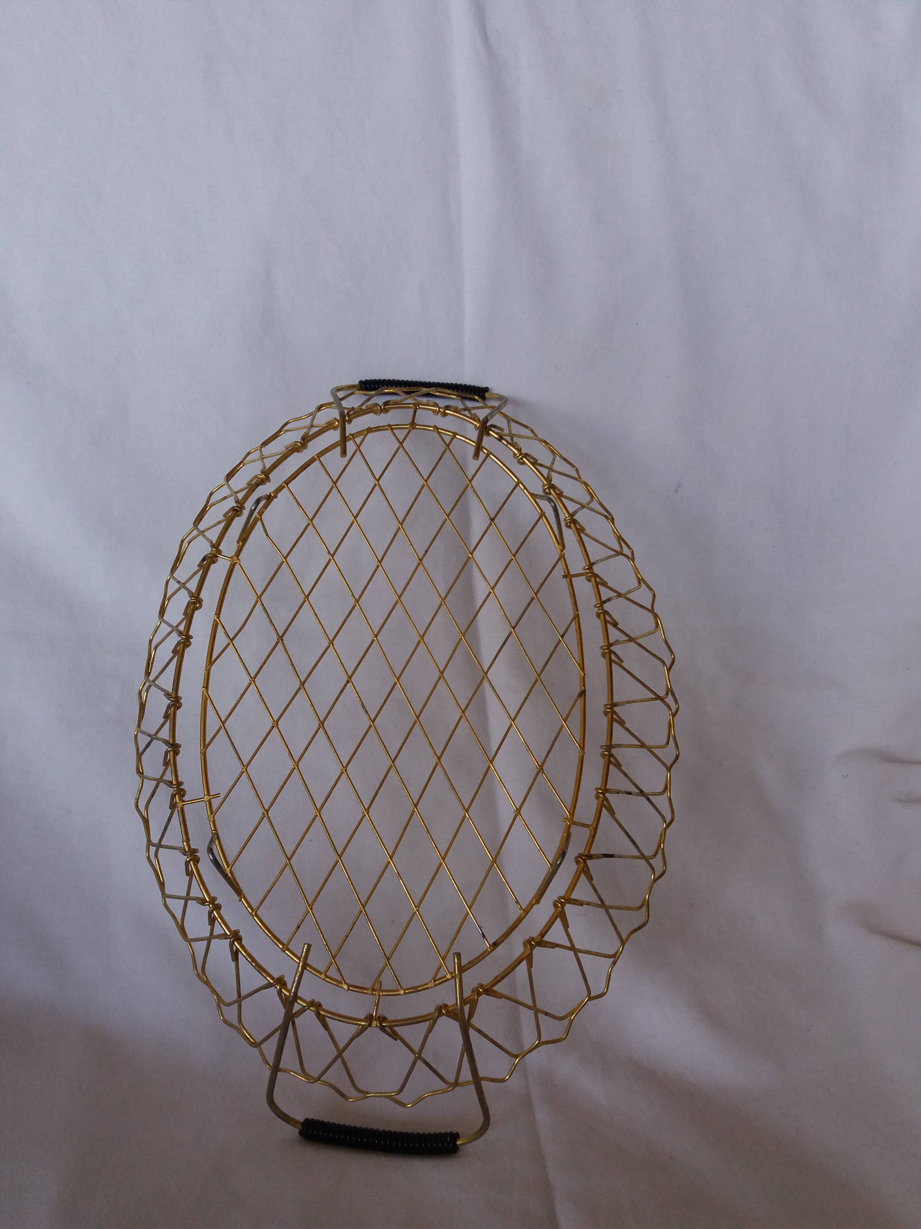 Flat gold metal and scoubidou basket basket