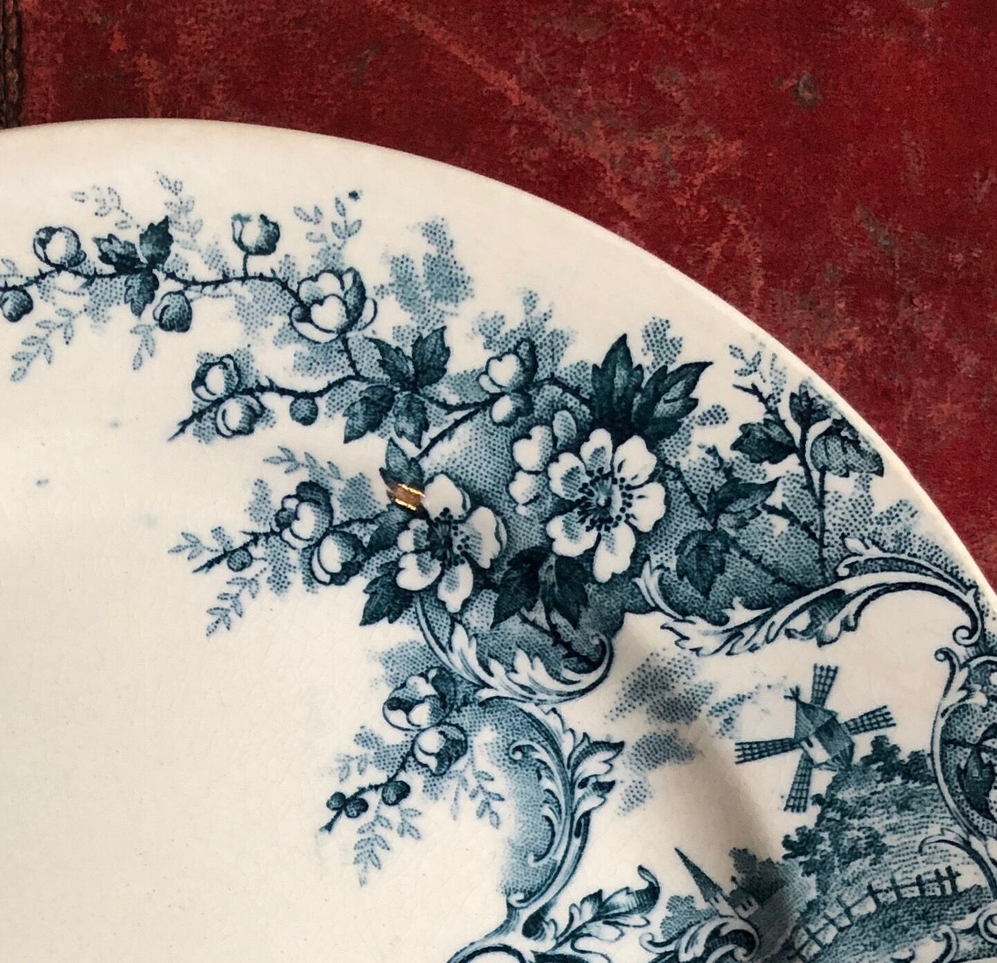 Lot of 3 flat plates in earthenware Choisy the King Iron Earth model Pompadour