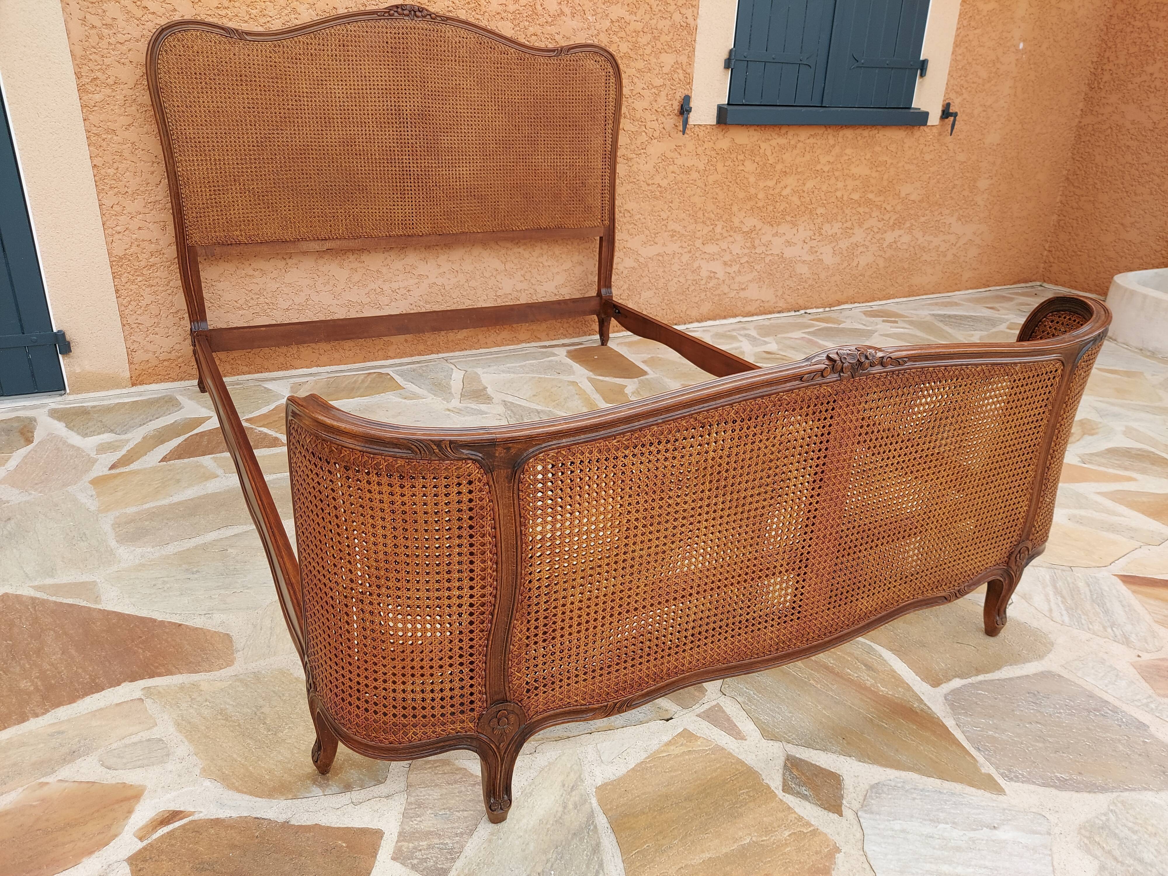 Lit corbeille cannage style Louis XV début XXeme