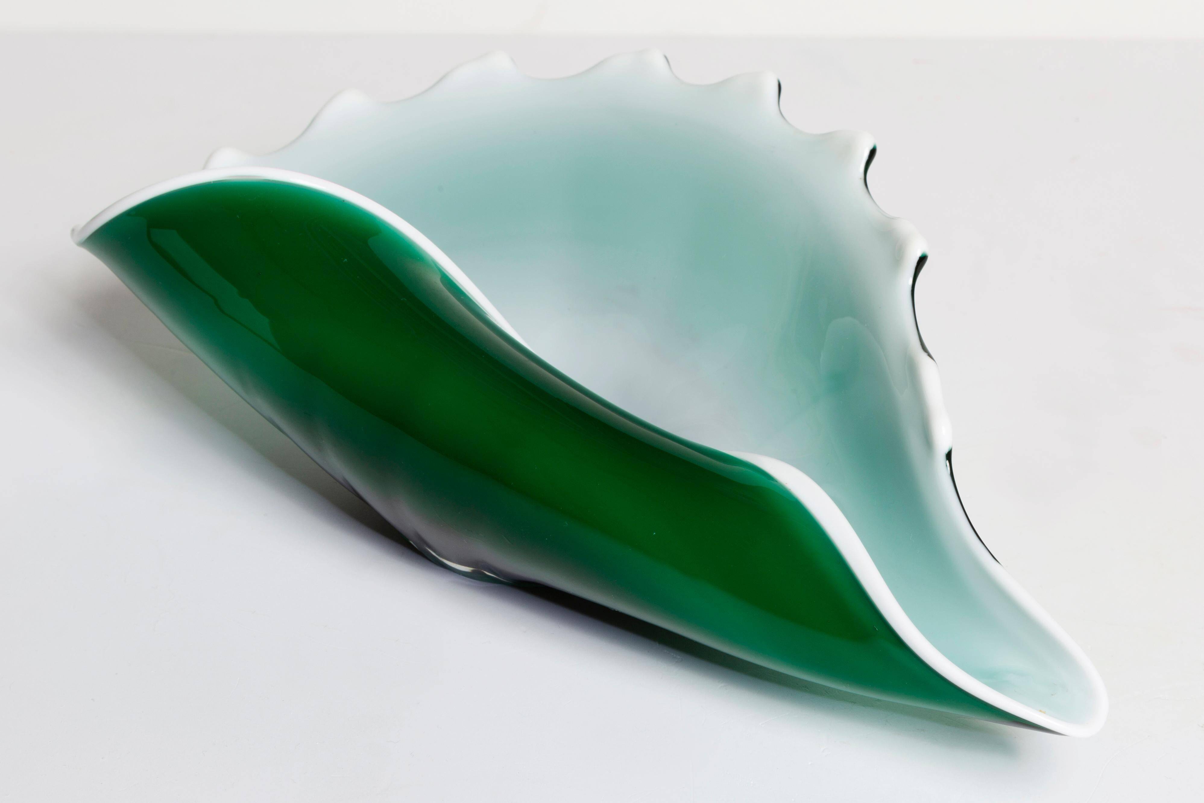 Vintage green and white decorative plate mid-century small shell Italy 1960