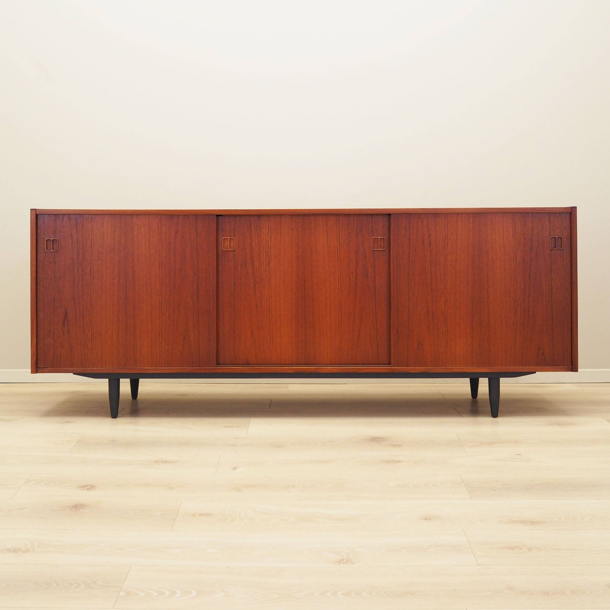 Enfilade en teck, design danois, années 1970, production : Danemark