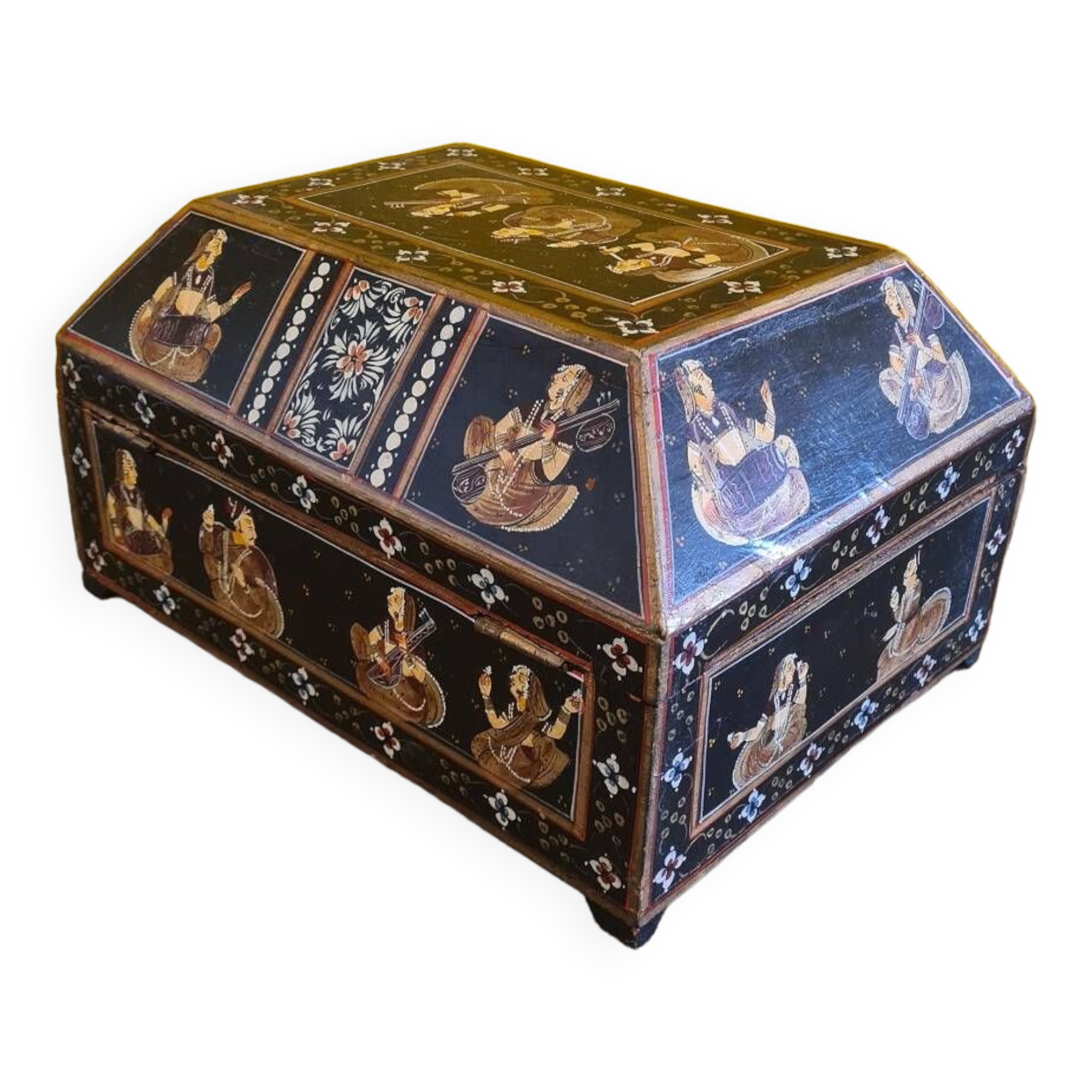 Anglo Indian Box With Painted Figures Of Musicians From The 1950s
