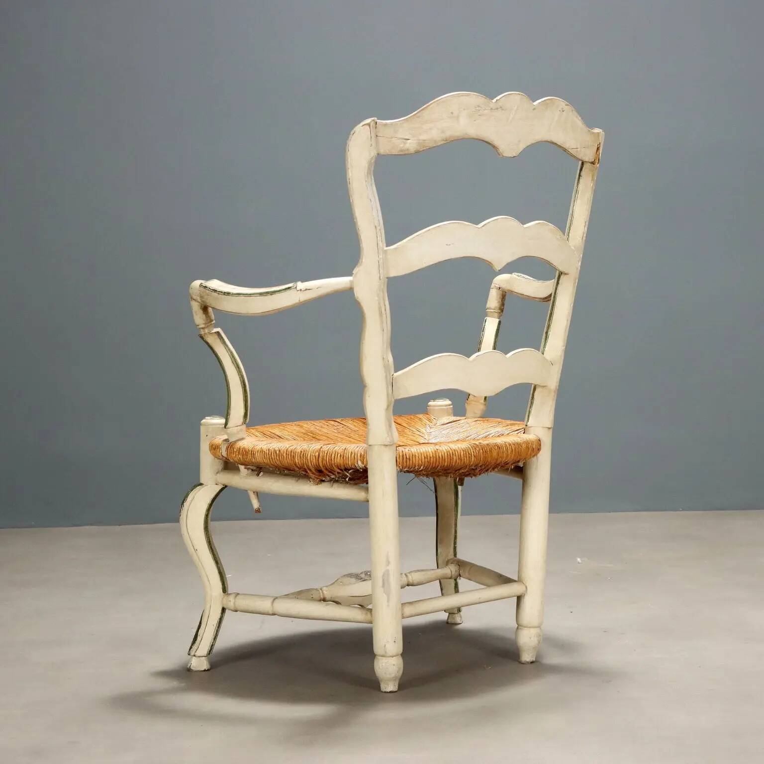 Antique baroque-style armchairs in lacquered wood from the 19th century.