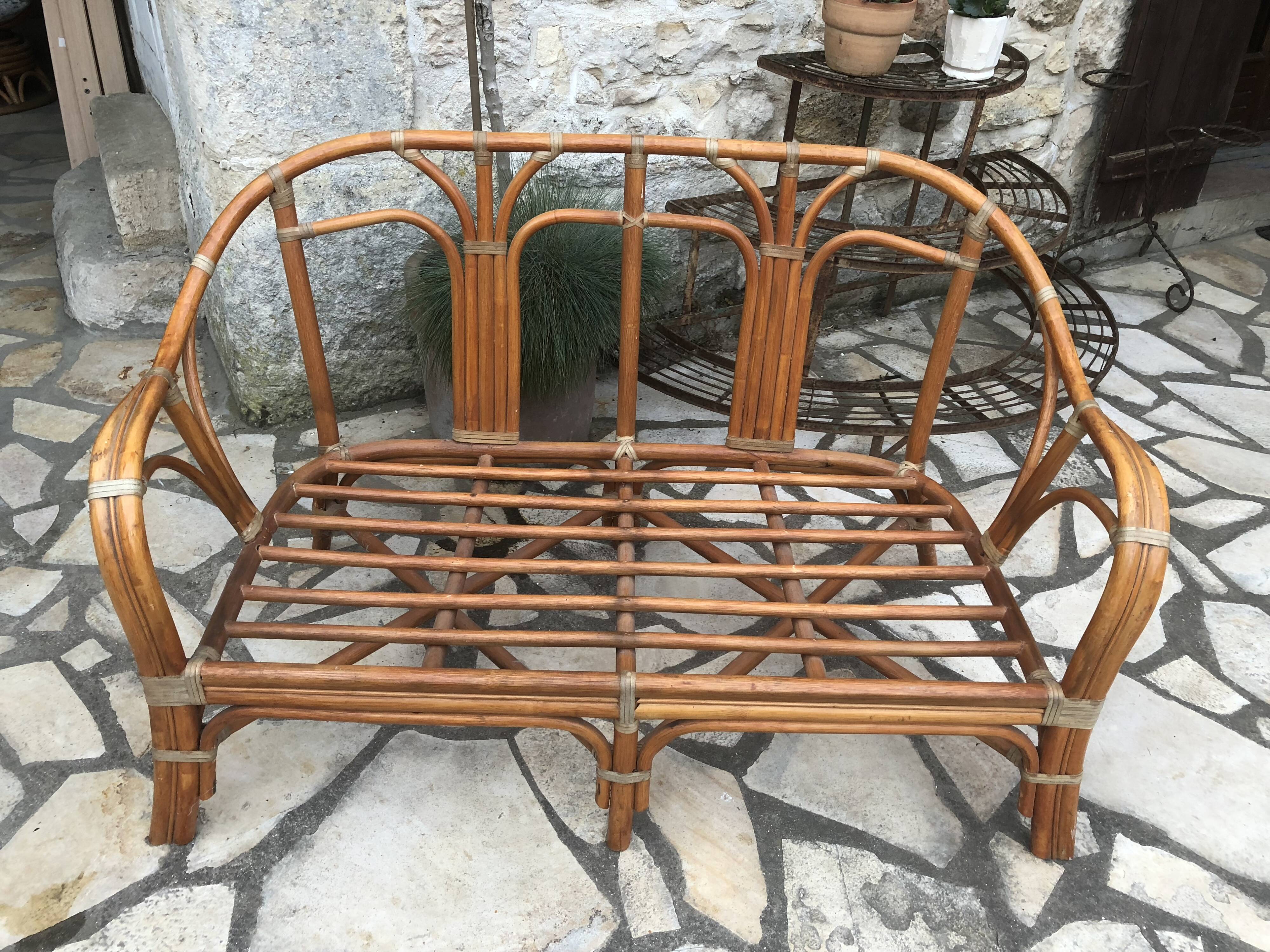 Seat rattan with its cushions