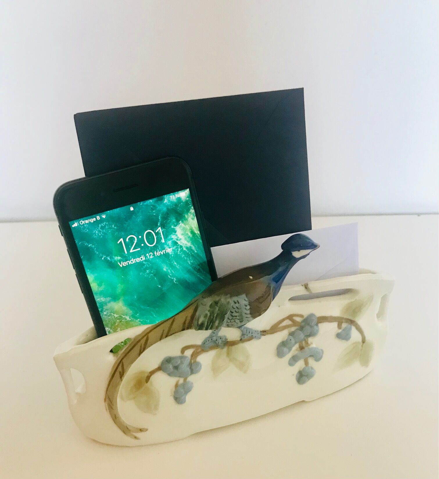 Letter door in earthenware topped with a peacock