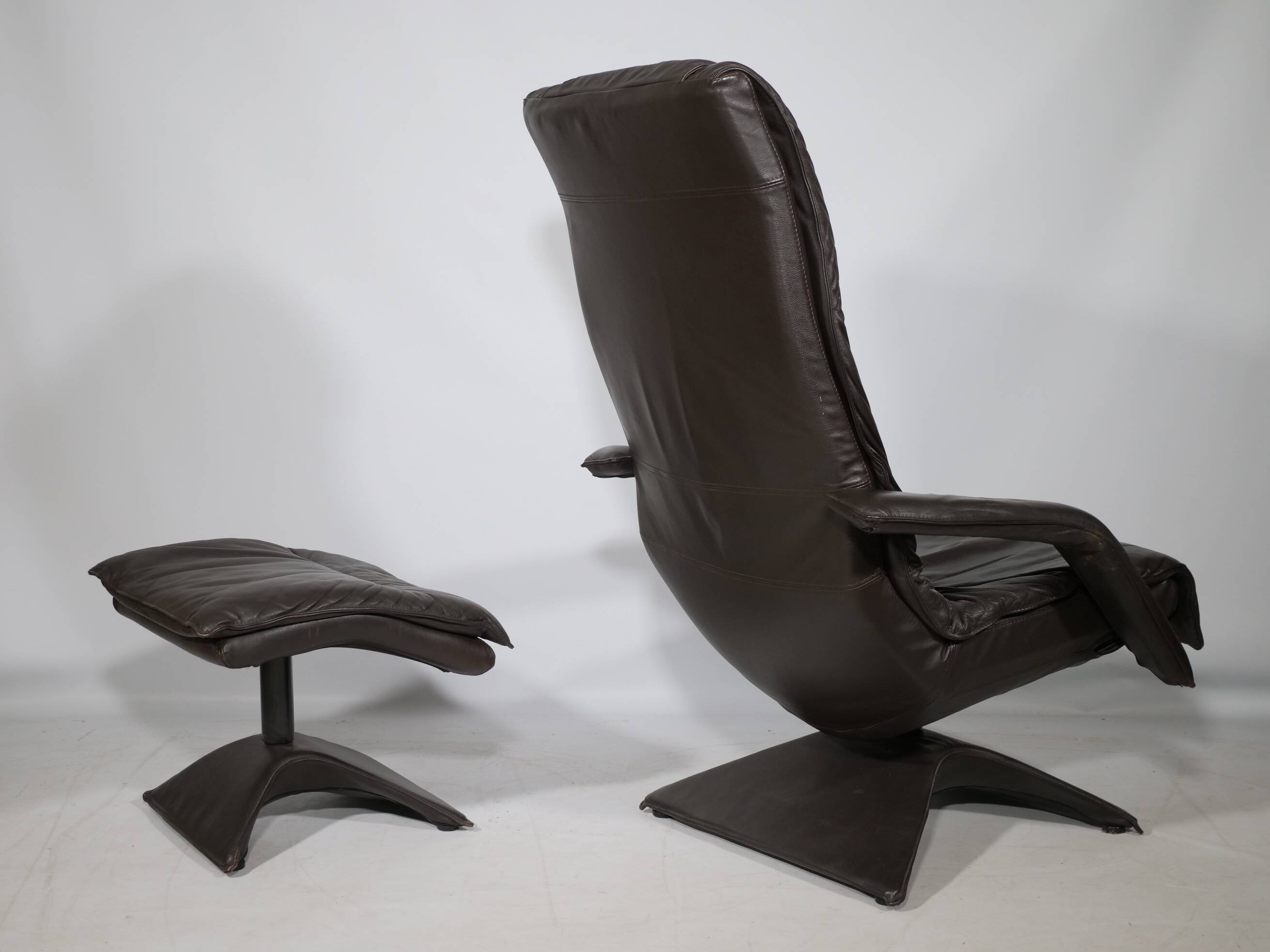 Design Leather Lounge Chair including Ottoman from the 1990s