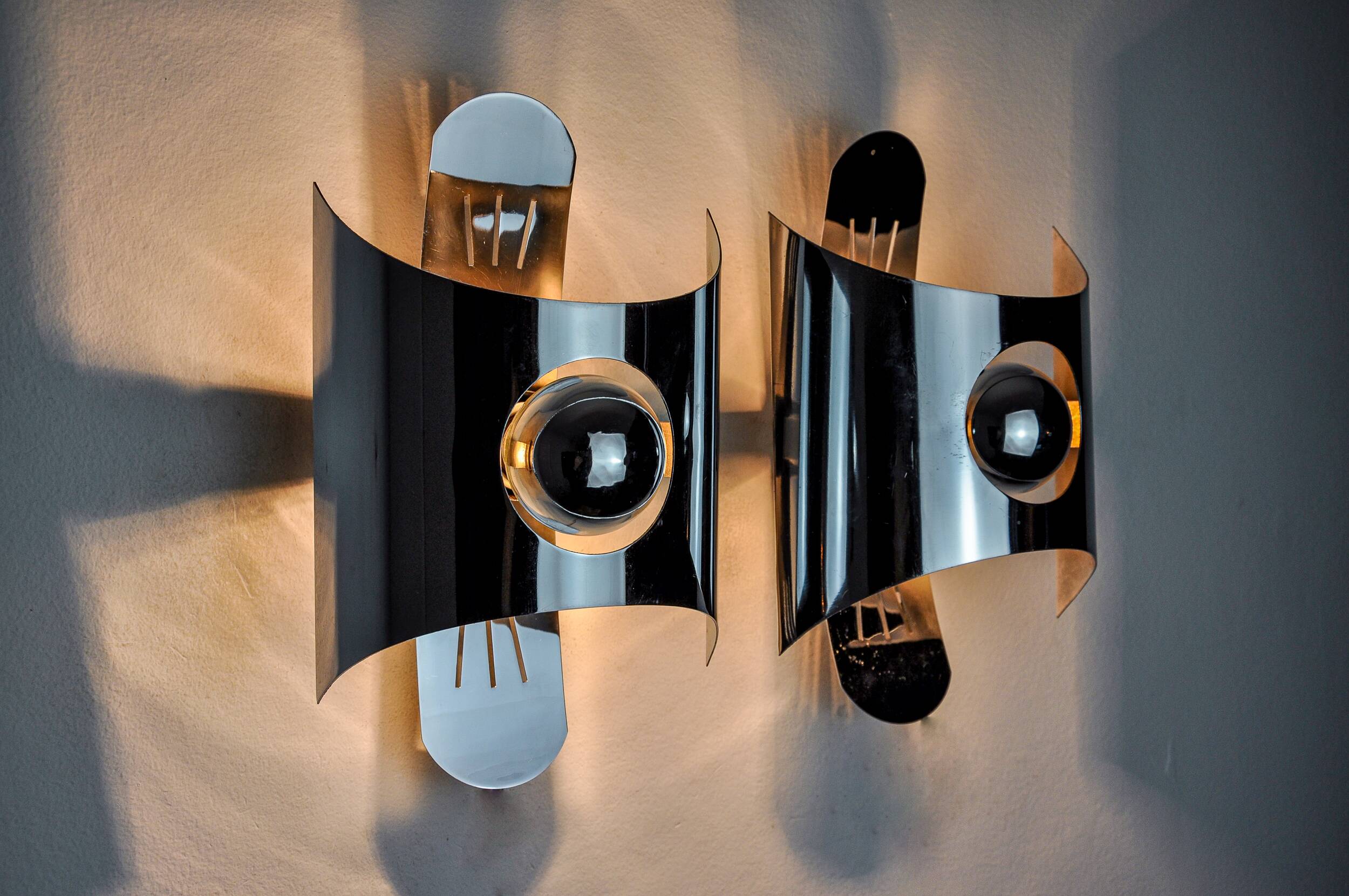 Pair of space age wall lights, chromed metal, Italy, 1970
