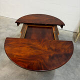 Extendable mahogany round table in Louis XVI style
