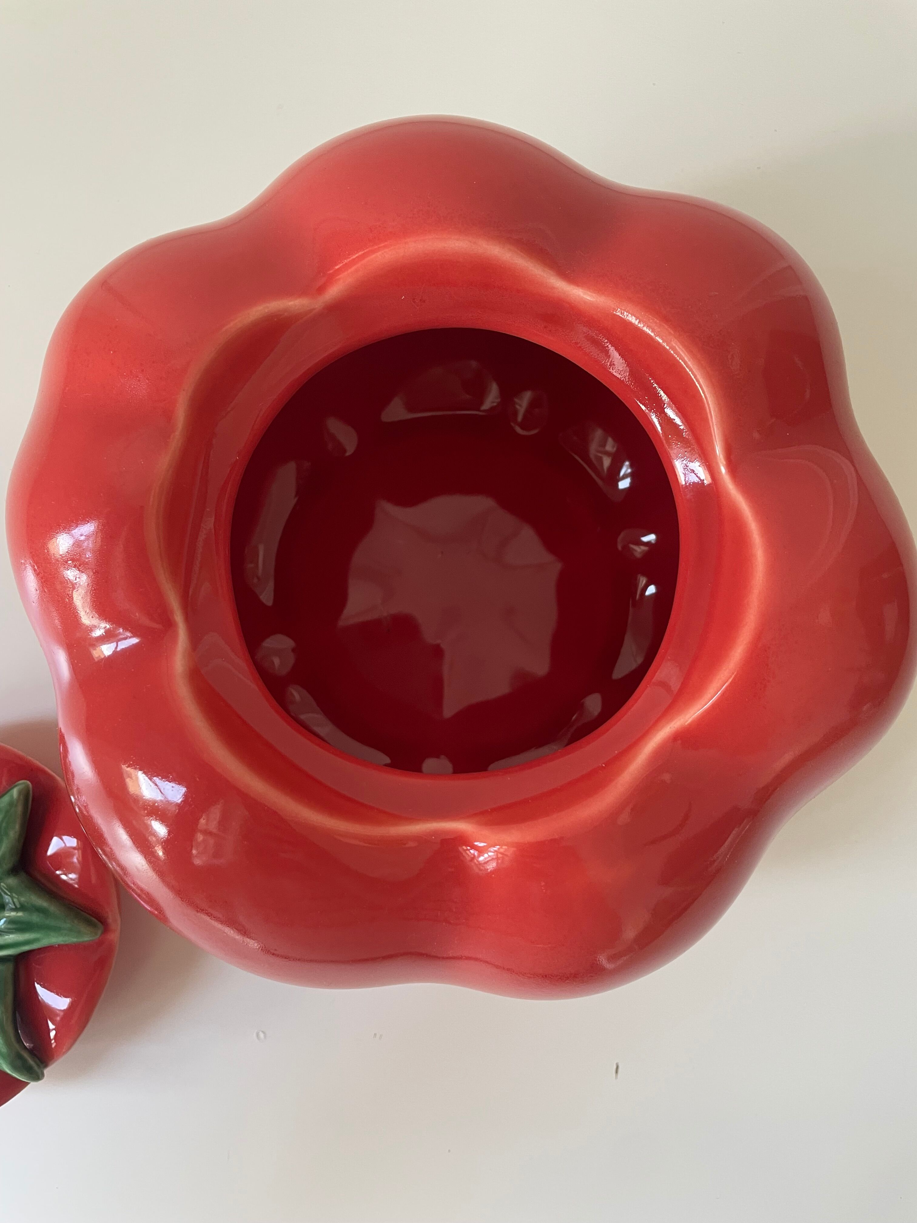 Tomato slurry salad bowl