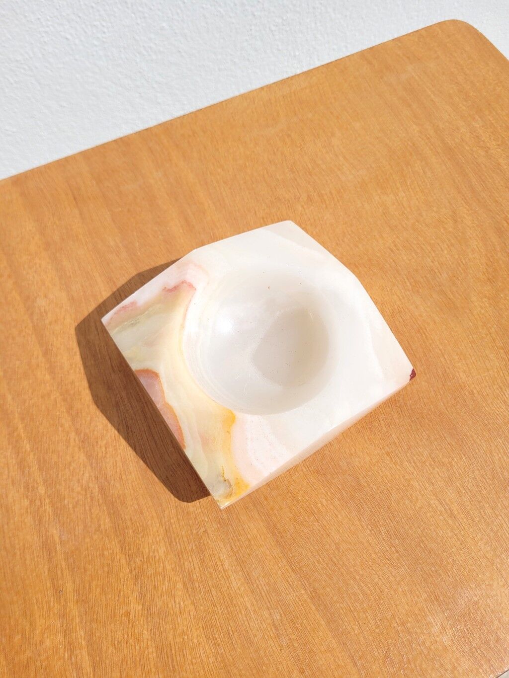 Vintage ashtray in diamond-shaped onyx
