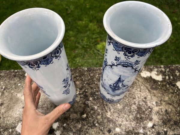 Paire de vases Delft décor marine bleue