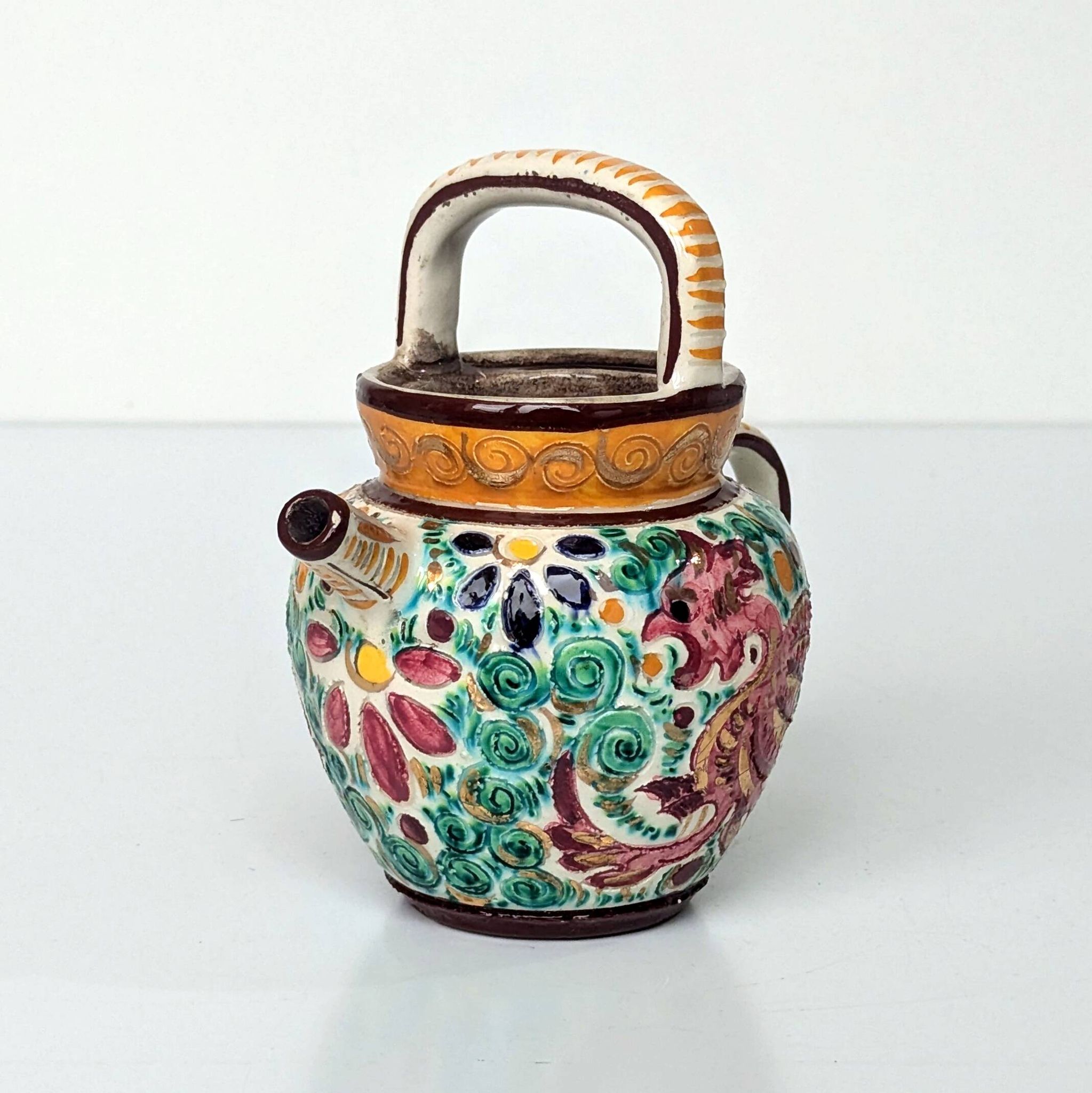 Cruche Pot Faïence - décor dragon - Motifs tourbillonnants et créatures fantastiques - Masse frères