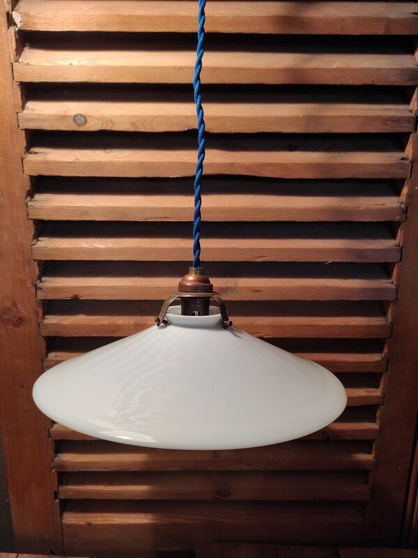Suspension saucer opaline
