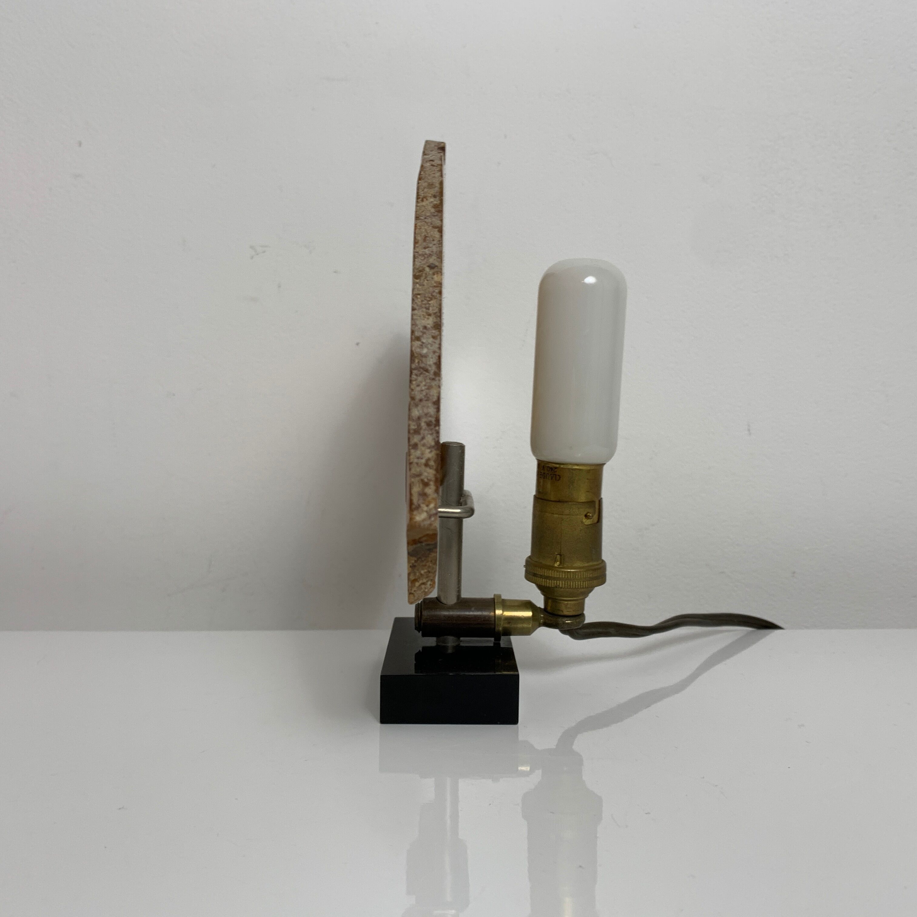 Vintage night light lamp with its agate slice diffuser