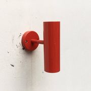 Paire d'appliques rouges minimalistes du milieu du siècle
