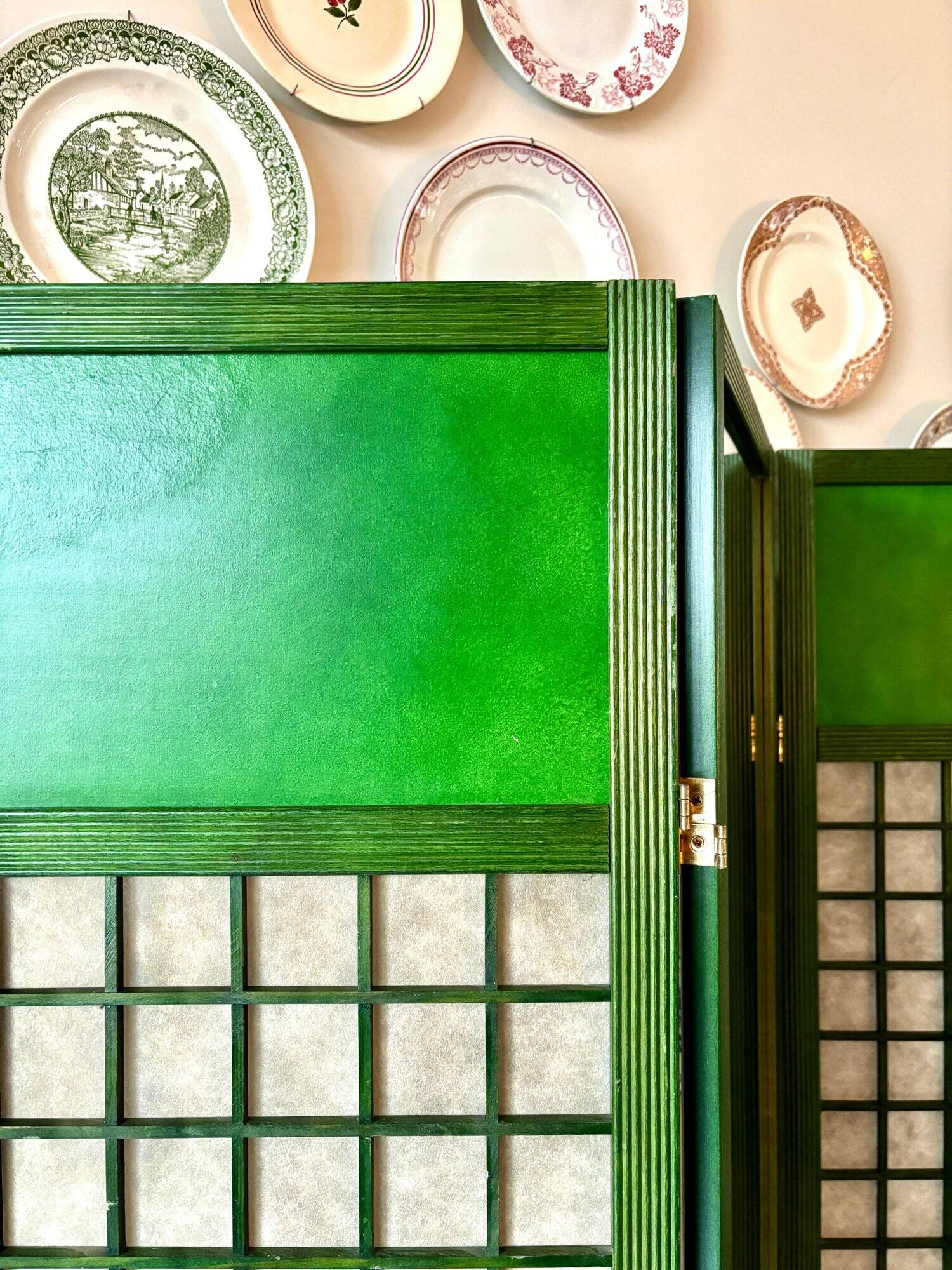 3-leaf screen in green wood, ecru paper and mirror