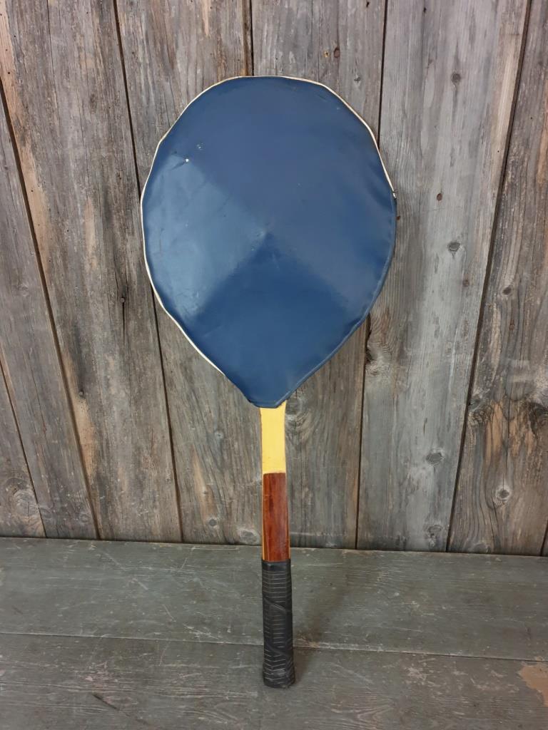 La hutte tennis racket