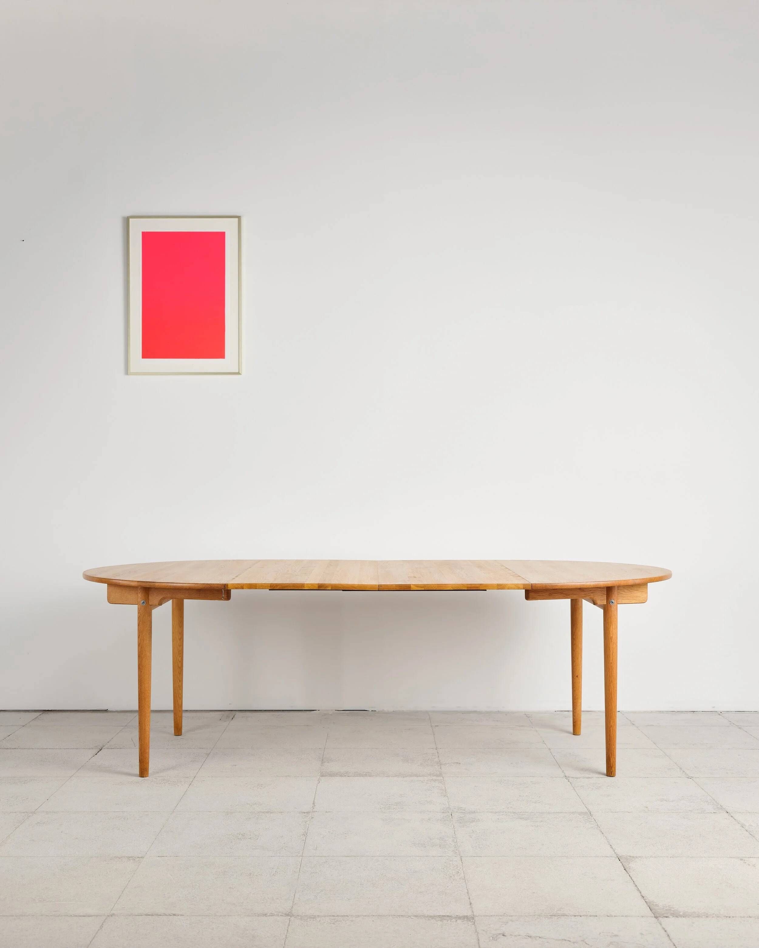 Table ronde extensible en chêne par Hans J. Wegner, Danemark, années 70