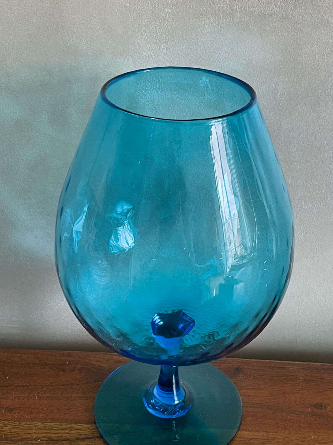 Blue vase on foot