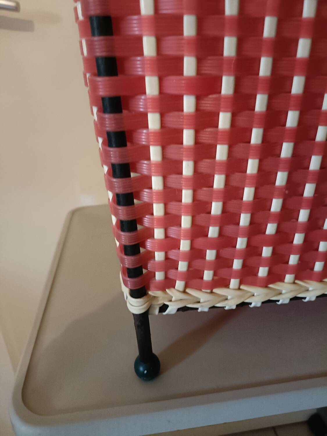 Vintage scoubidou laundry basket