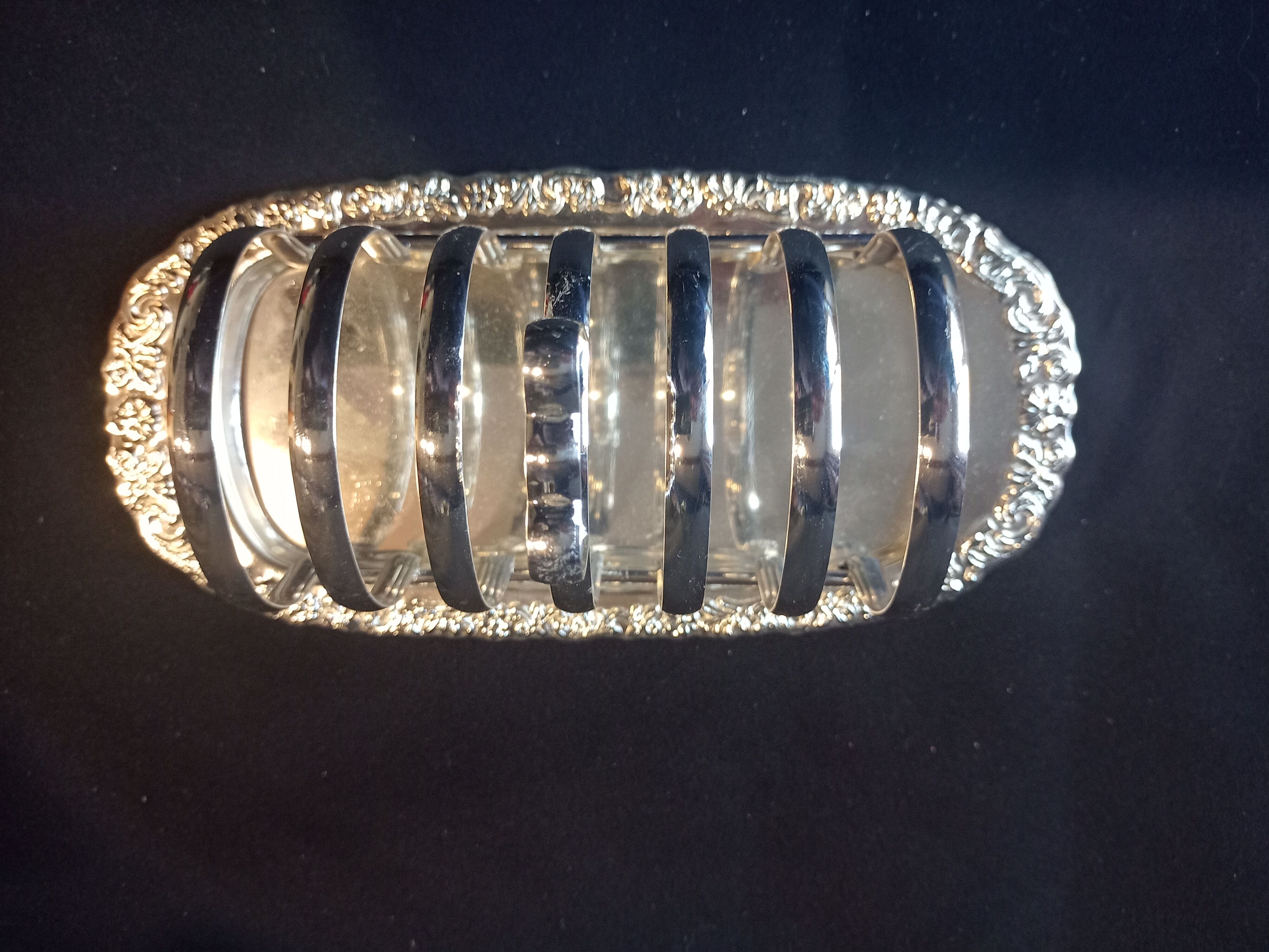 Silver metal toast holder