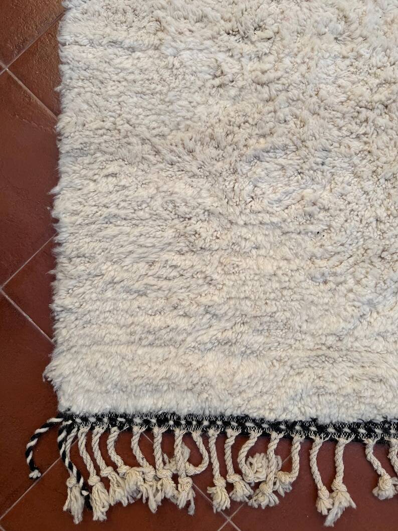 Tapis beni ouraine tissè main traditionnelle taille 200 x 300 cm