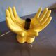 Lampe mains en céramique jaune avec globe opaline blanche
