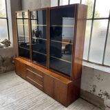 Mahey bookcase in elm and XXL brass
