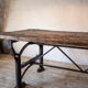 Table industrielle avec plateau d’établi