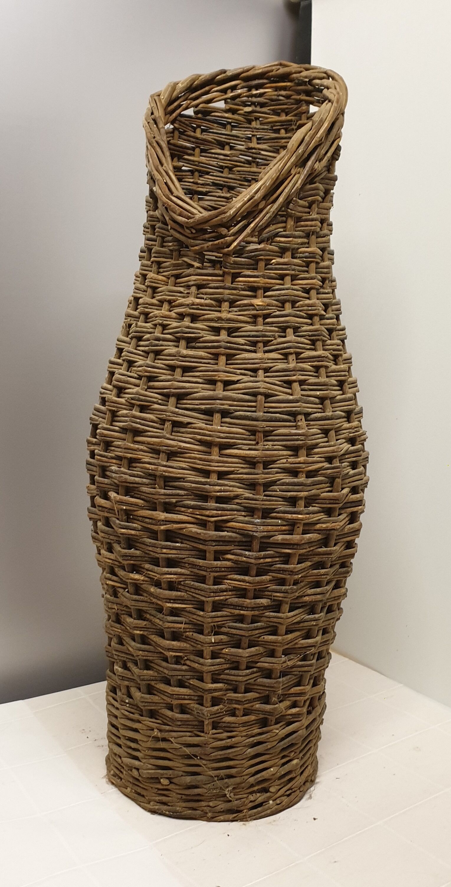 Porte-parapluie vintage en osier