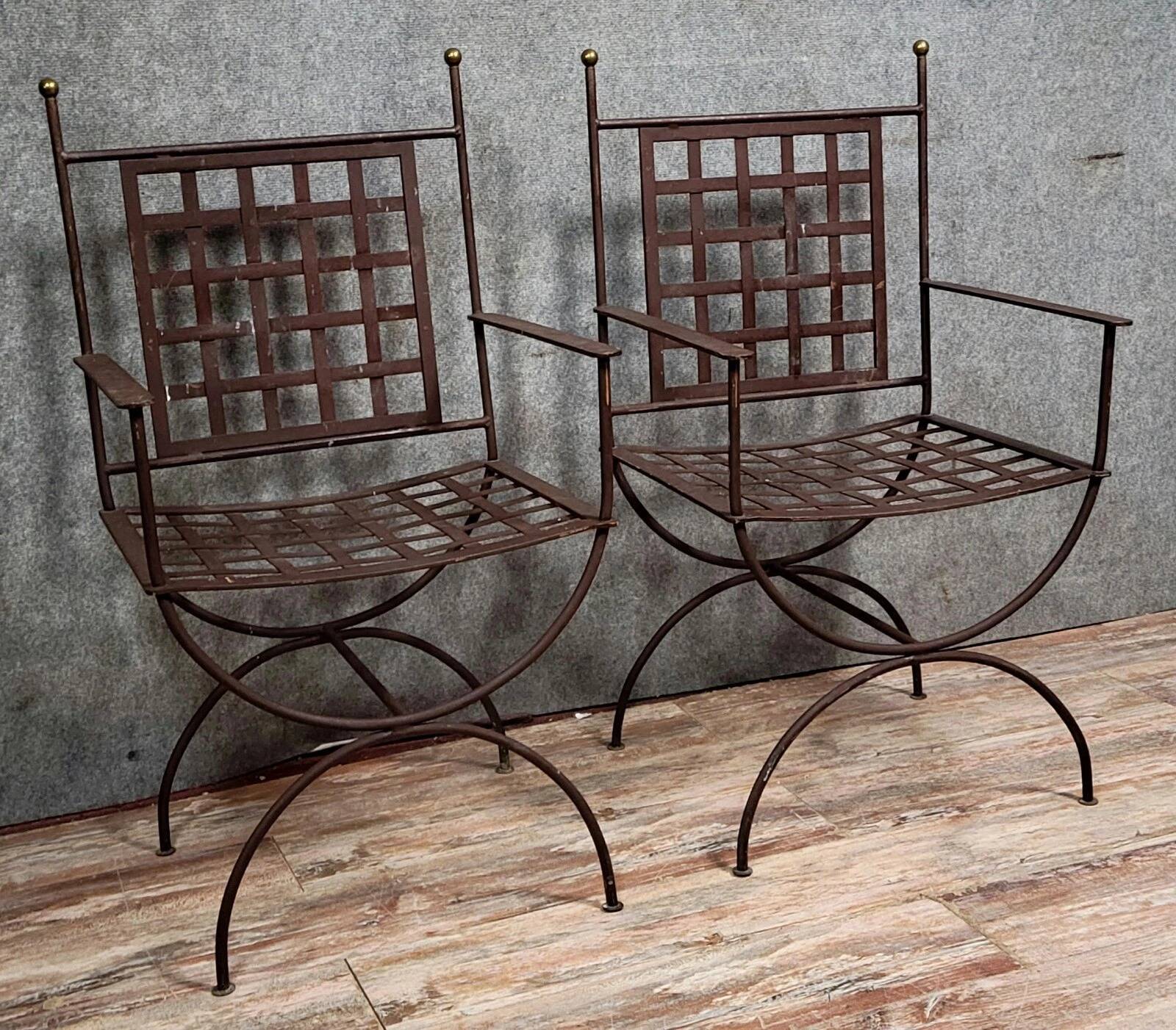 Paire de fauteuils curules en fer tréssé et laiton doré (B)