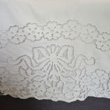 Drap ancien en lin broderie richelieu