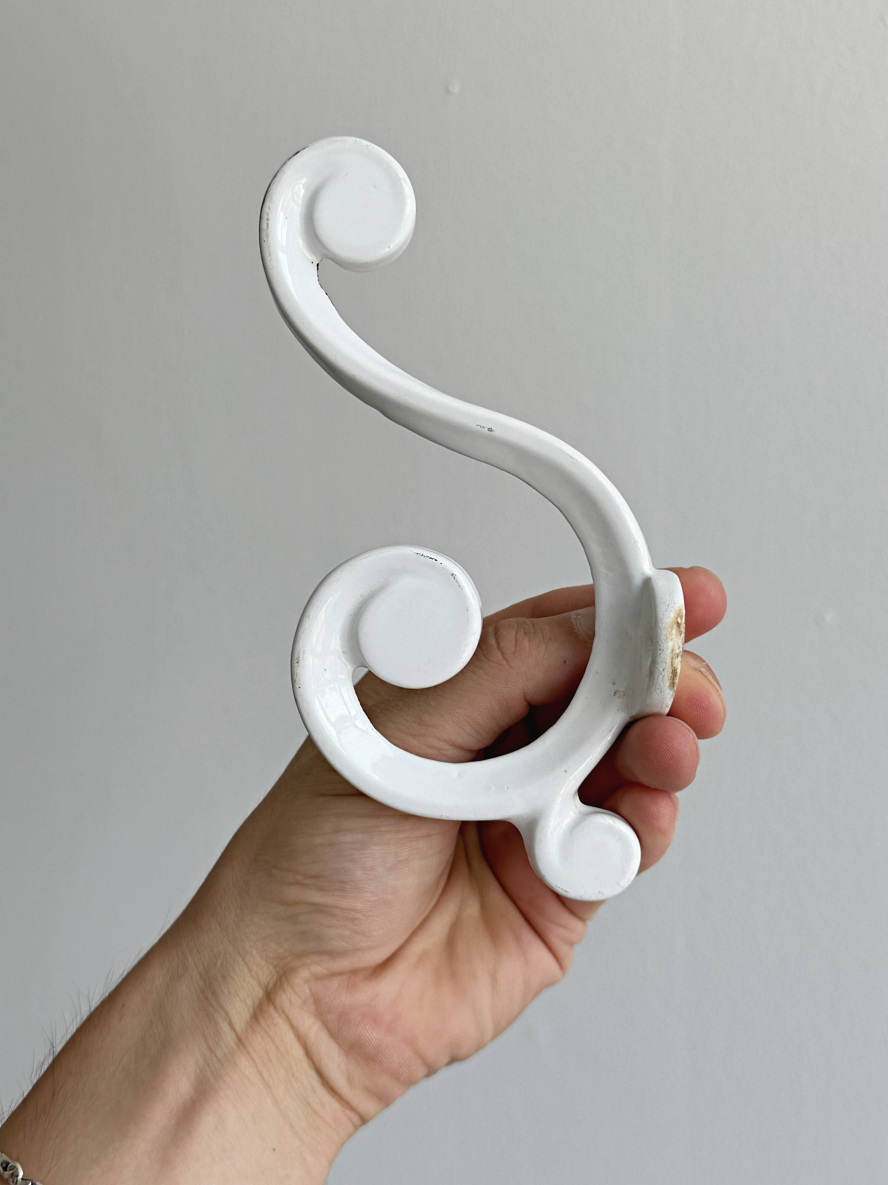 Set of 4 white lacquered metal hooks,