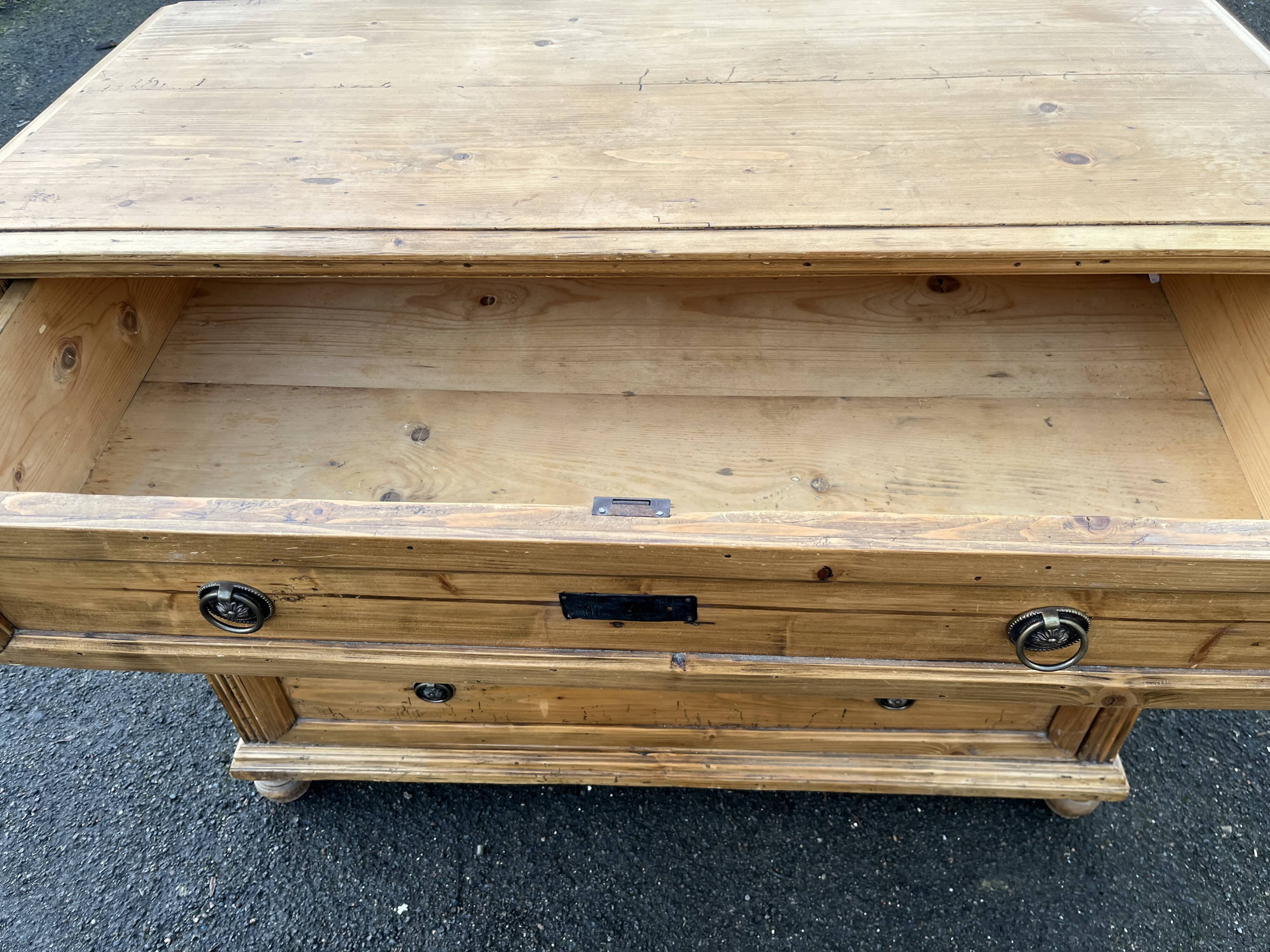 Superb antique solid wood chest of drawers – English style / 19th century