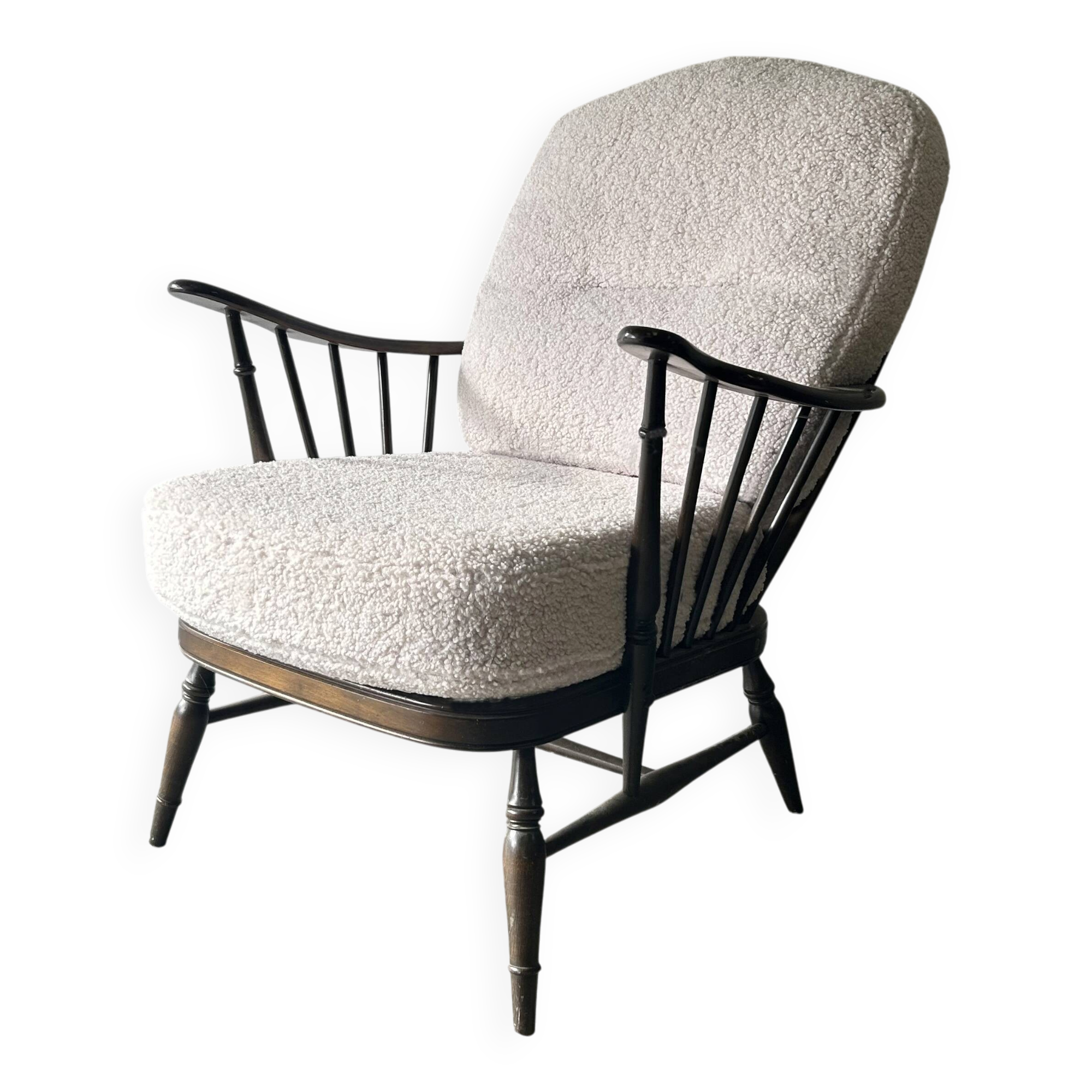 Fauteuil Windsor Ercol modèle 994 vintage, réupholstéré en bouclé blanc