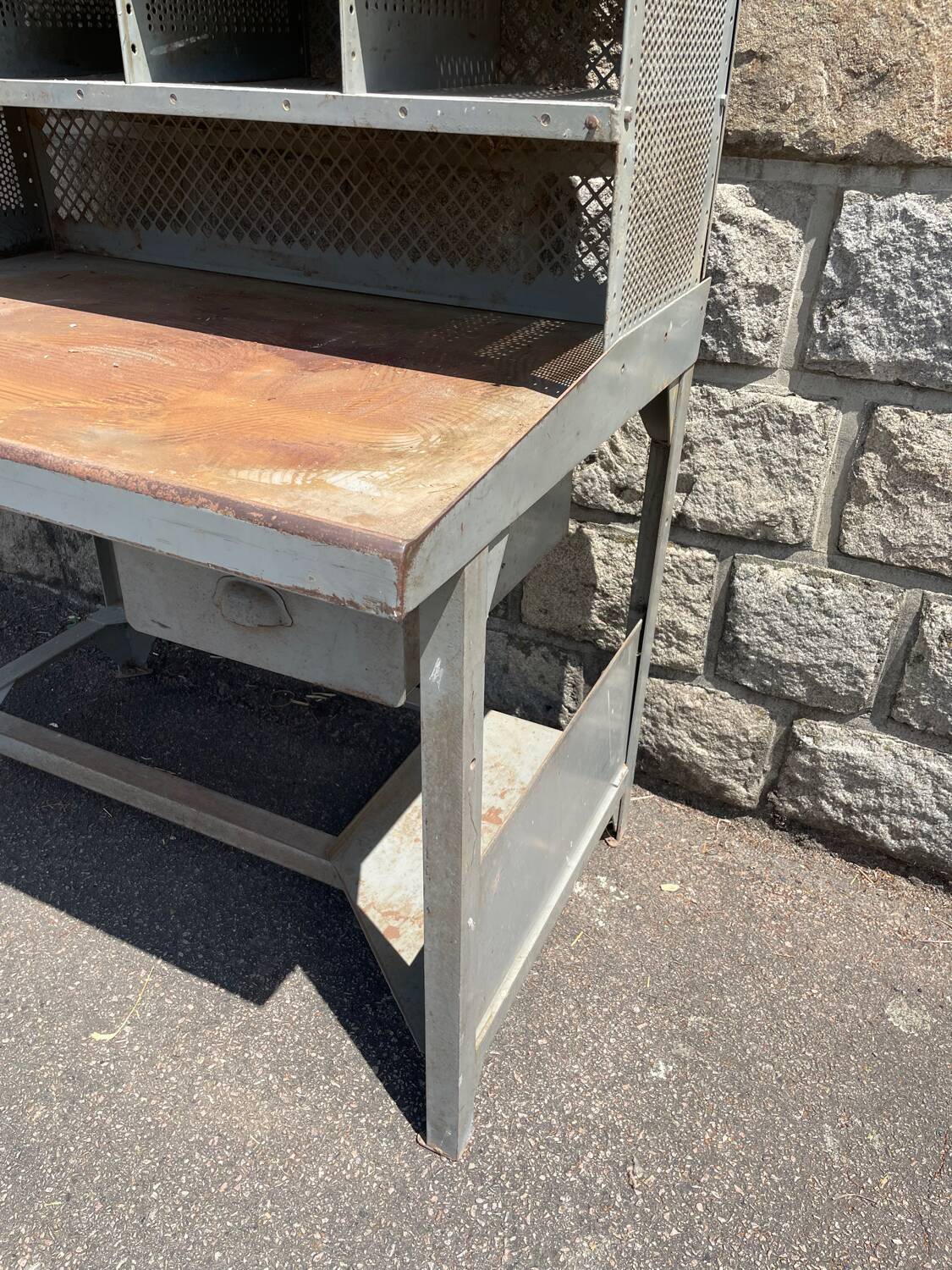 Meuble de tri de La Poste atelier en métal