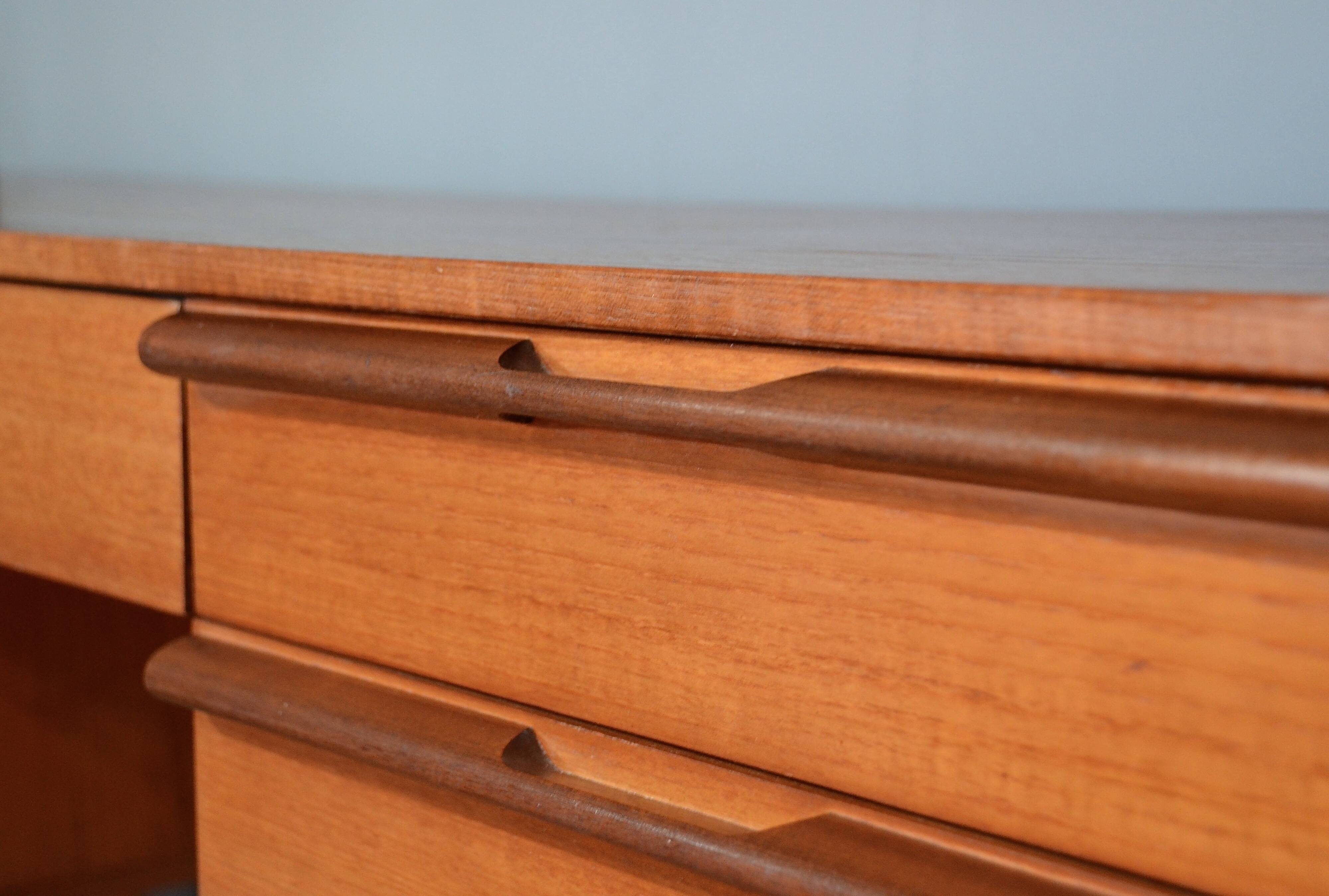 Vintage Avalon Mid Century Teak Desk / Dressing Table. Delivery. Modern / D