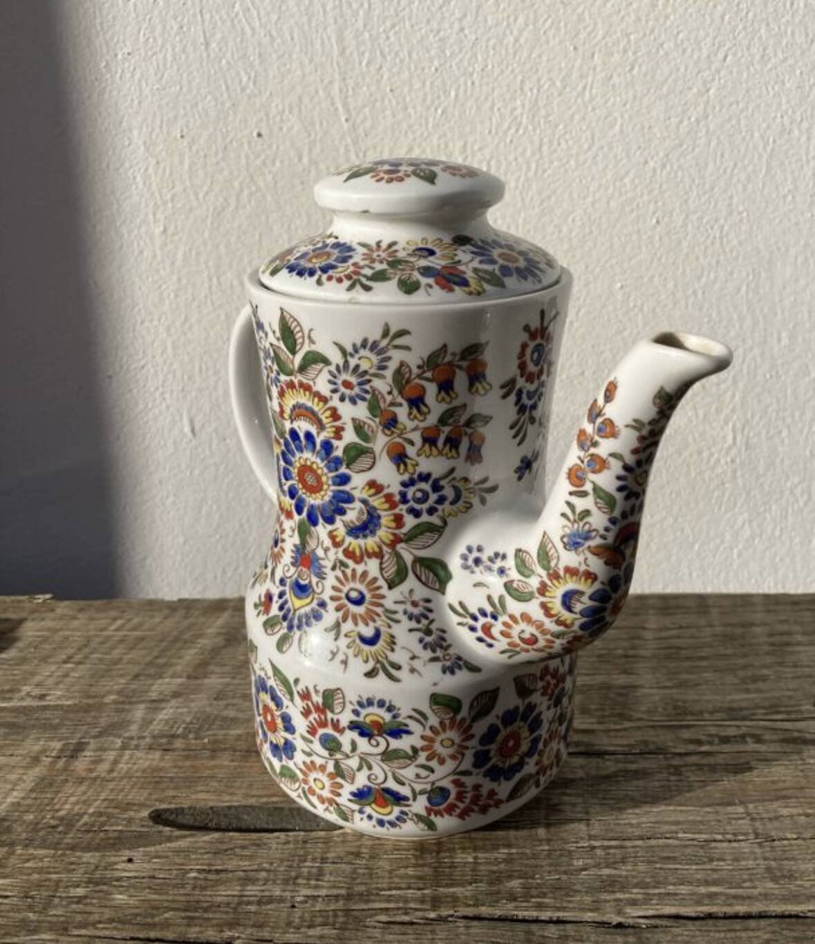 Théière en porcelaine peinte à la main à fleurs Pologne années 70