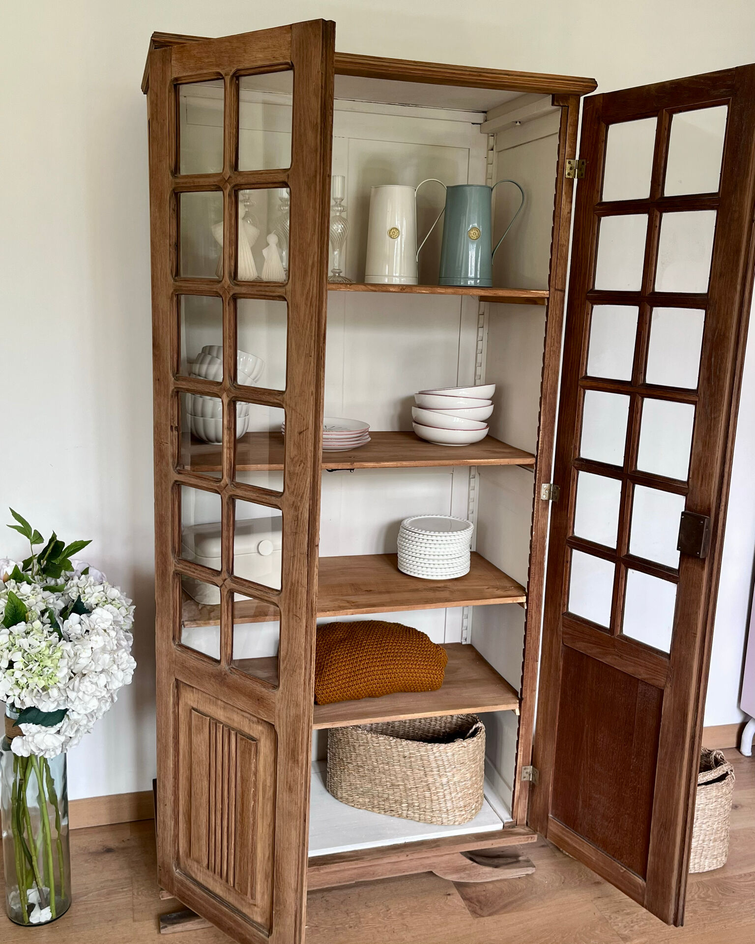 Renovated display cabinet library
