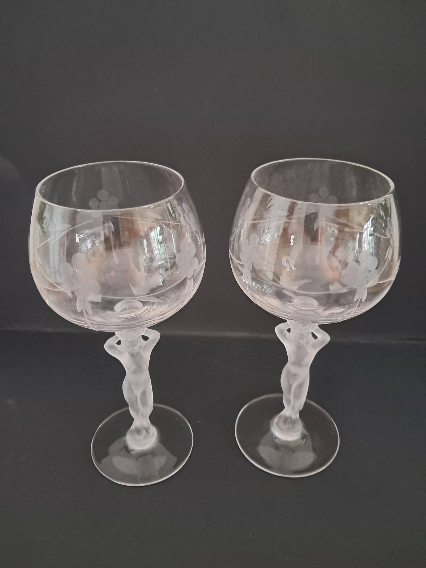 Two Bayel crystal wine glasses Bacchus Venus.