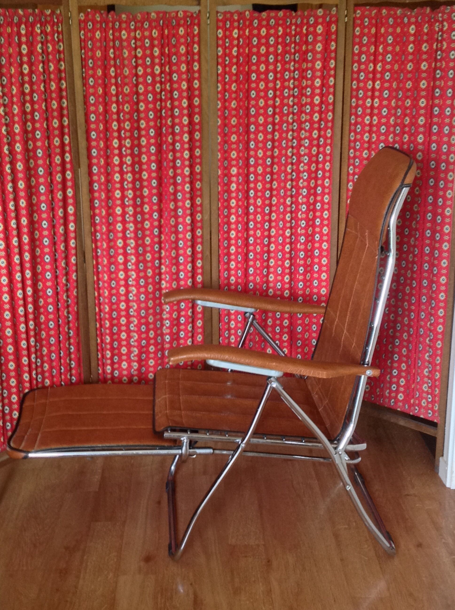 Vintage leather lounge chair