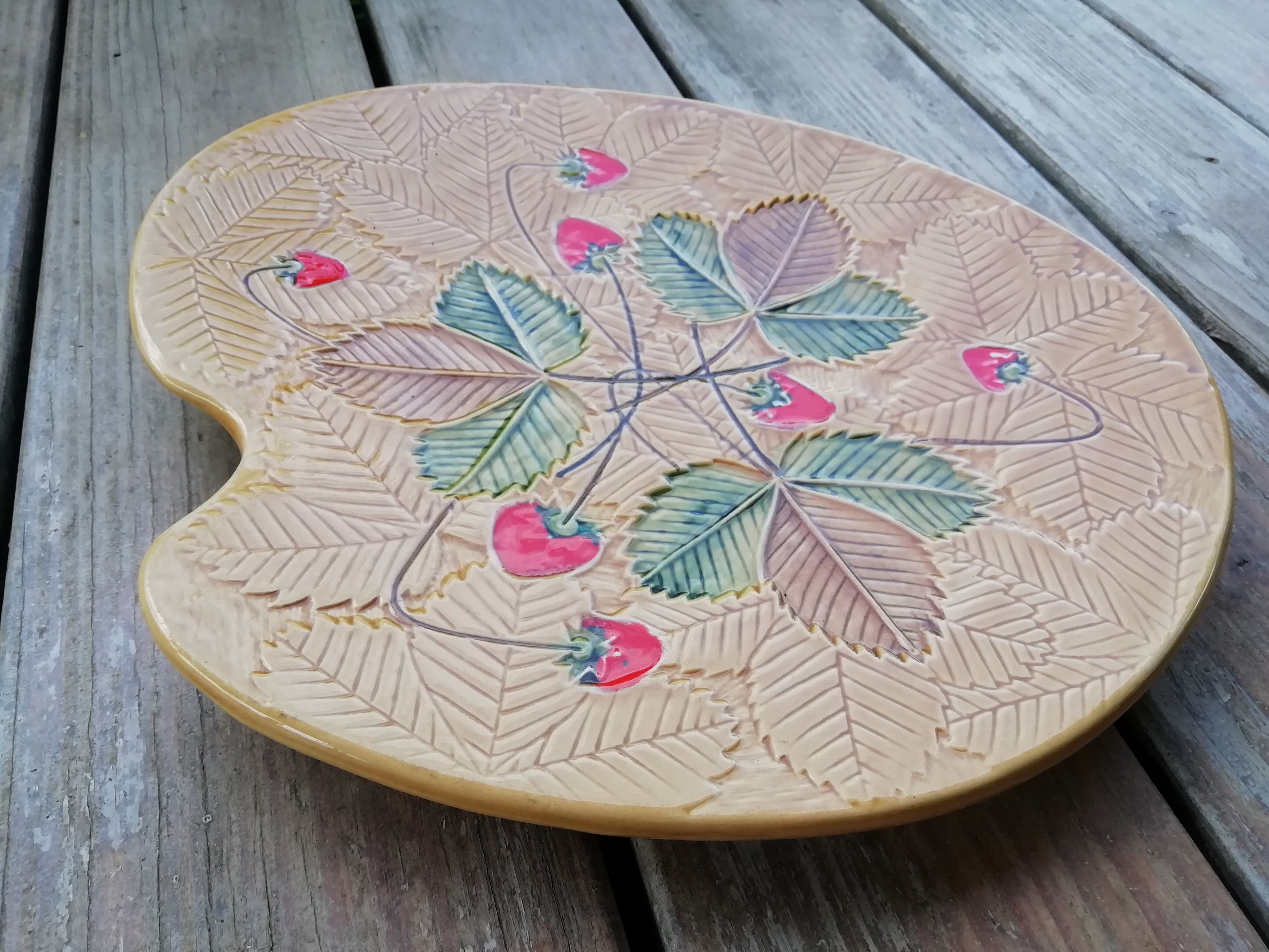 Strawberry barbotine dish