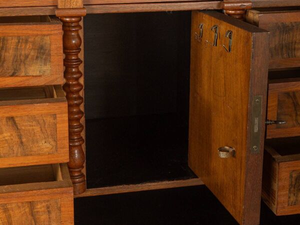 Secrétaire en noyer, années 1880, restauré