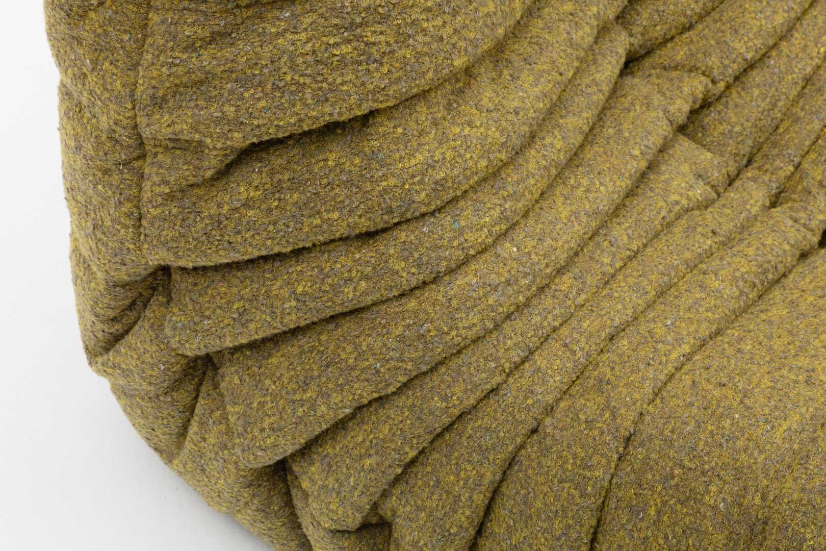 Canapé trois places Togo en bouclé olive par Michel Ducaroy pour Ligne Roset