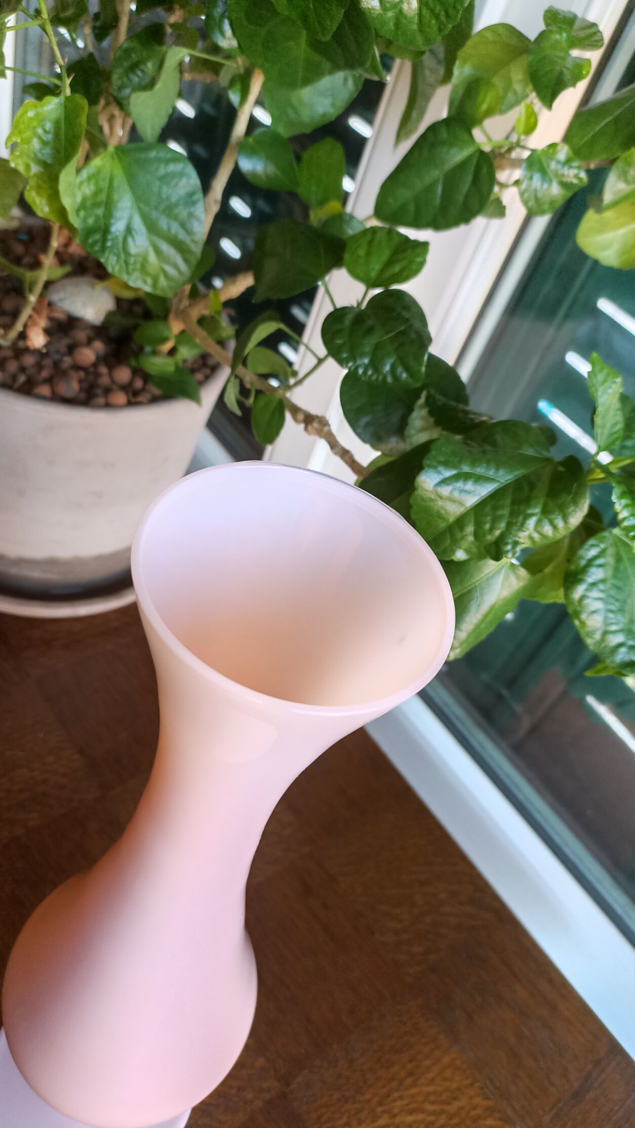 44 cm opaline vase - Pink "nymph's thigh" - 70s